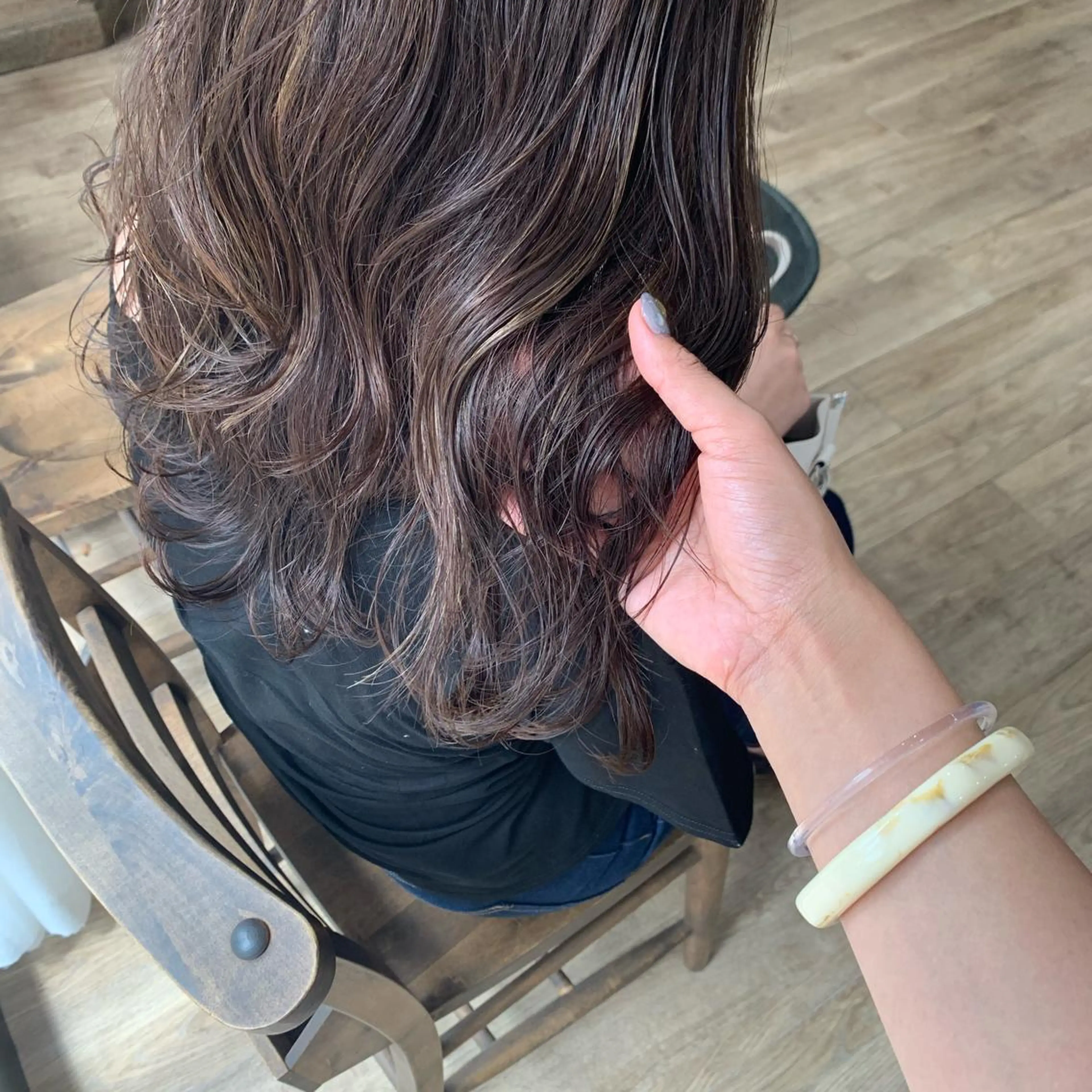 ロング カラー アッシュ ベージュカラー ハイライトカラー ハイライト ヘアカラー トリートメント レイヤー/顔周り /AKARIのヘアスタイル