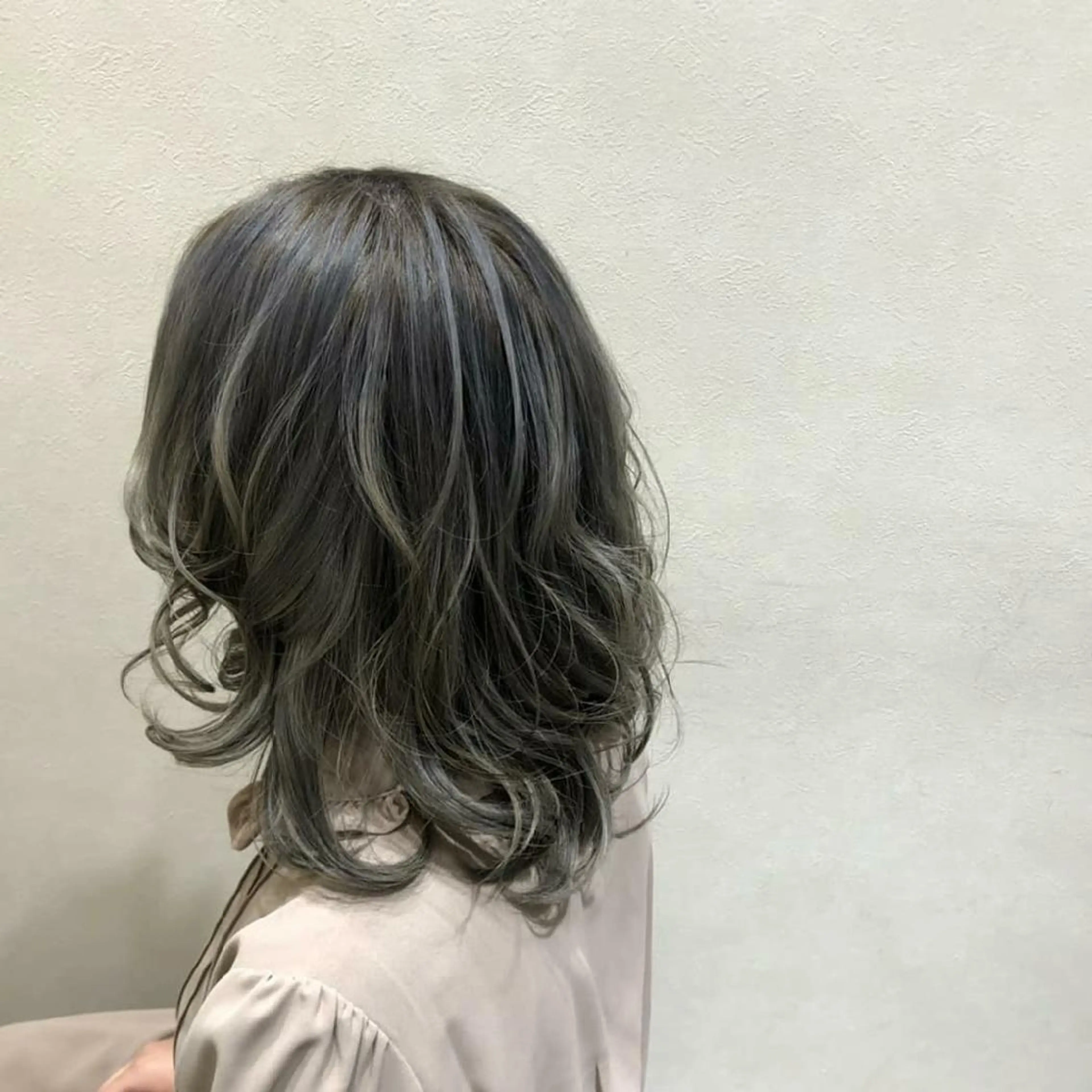 セミロング カラー ブリーチ enn.bleach by t.a.g所属・SHUNTA /ブリーチ/レイヤーのヘアスタイル