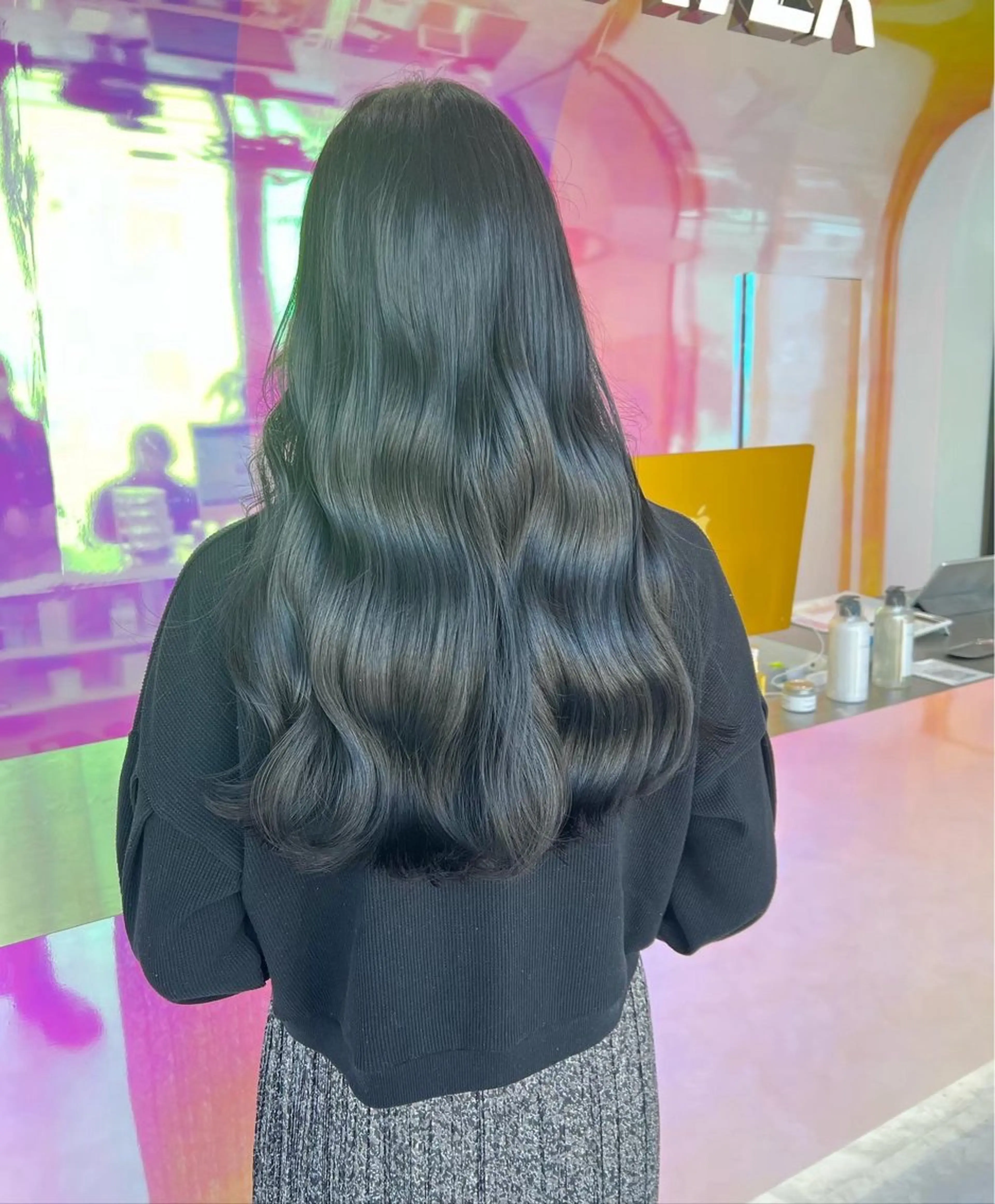 ロング カラー パーマ ヘアアレンジ 透明感ブリーチカラー 🌈TOMOHIROのヘアスタイル