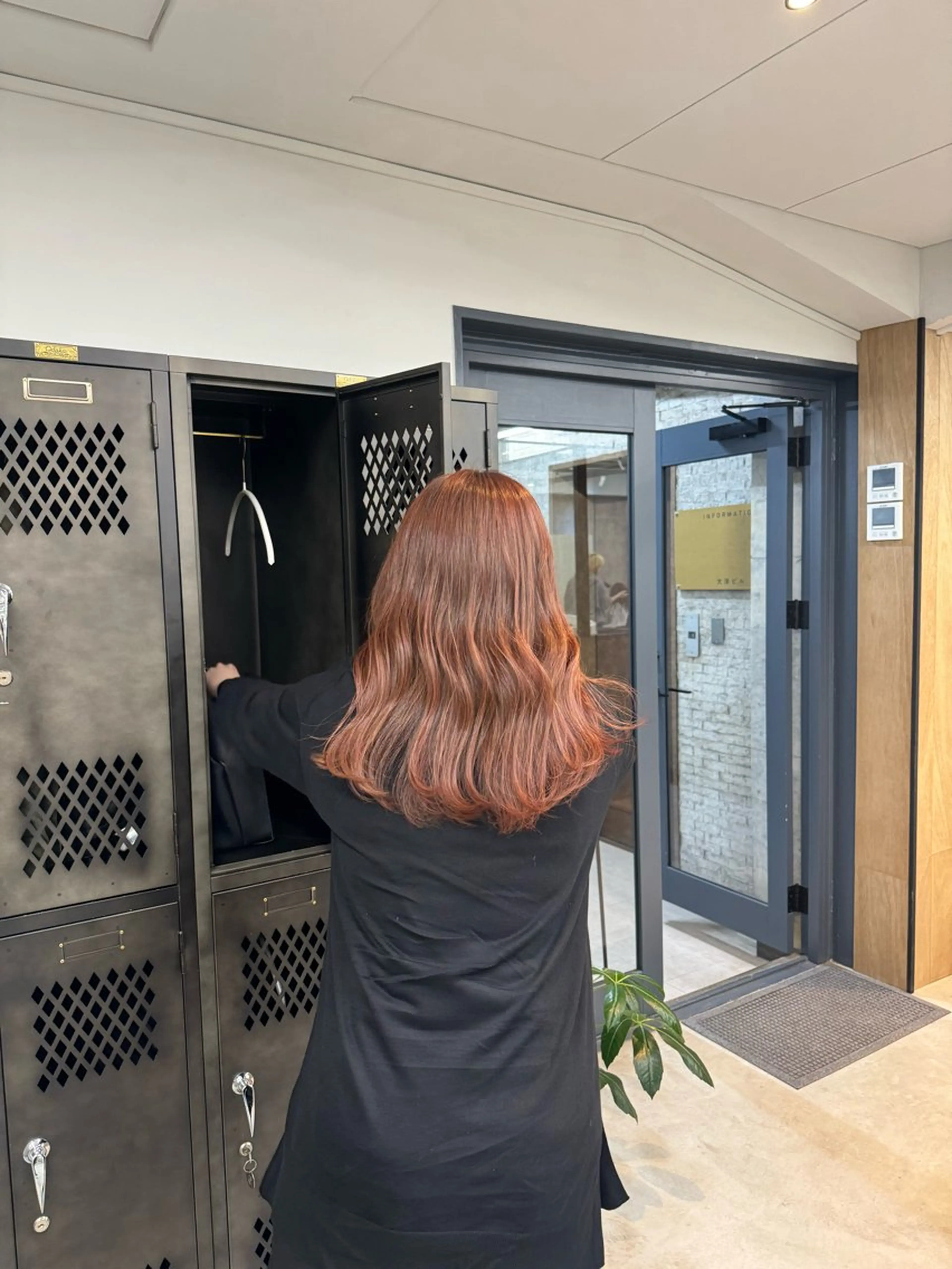 ミディアム INORI /フェイスレイヤーのヘアスタイル