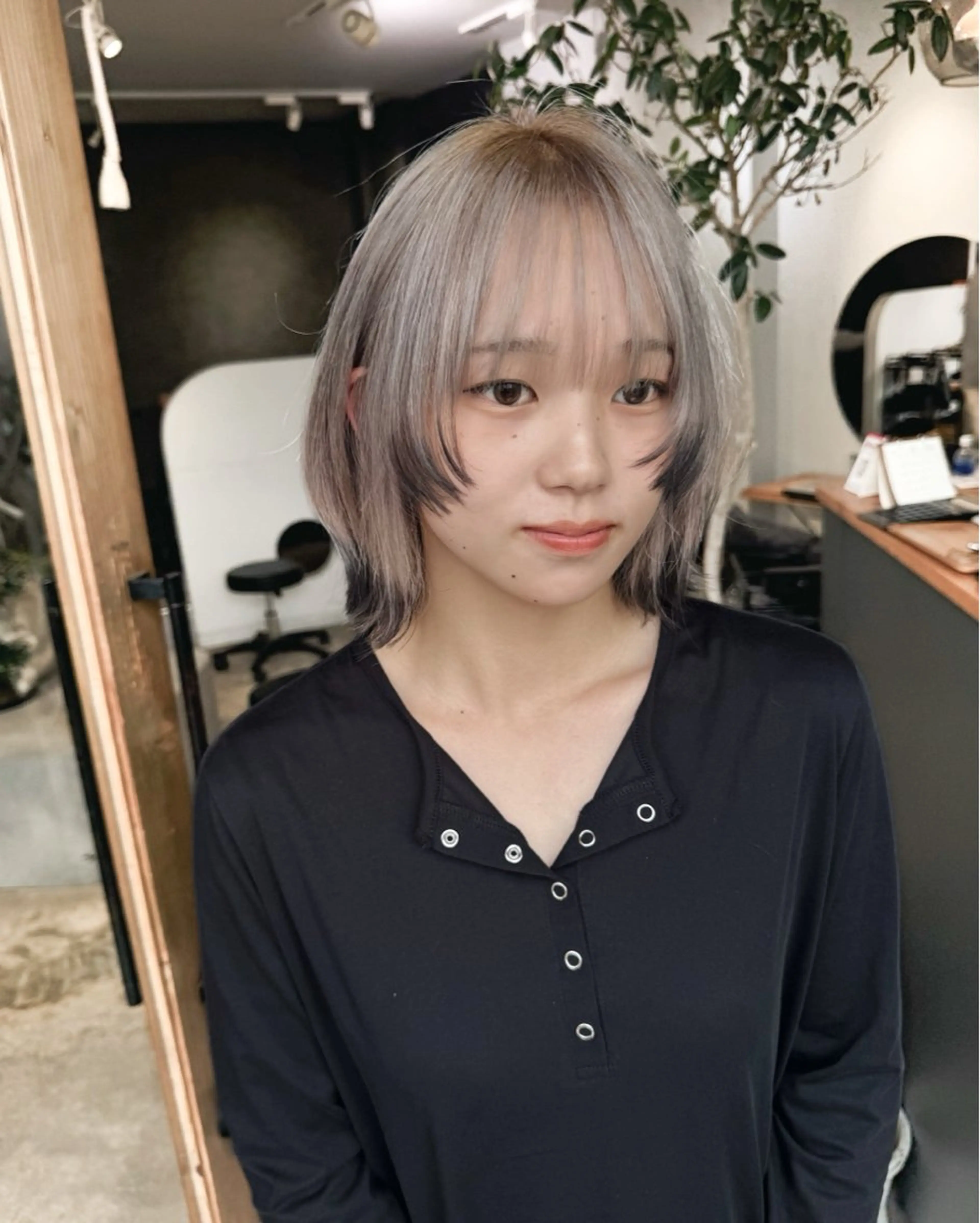 ミディアム 岸川 恭子のヘアスタイル