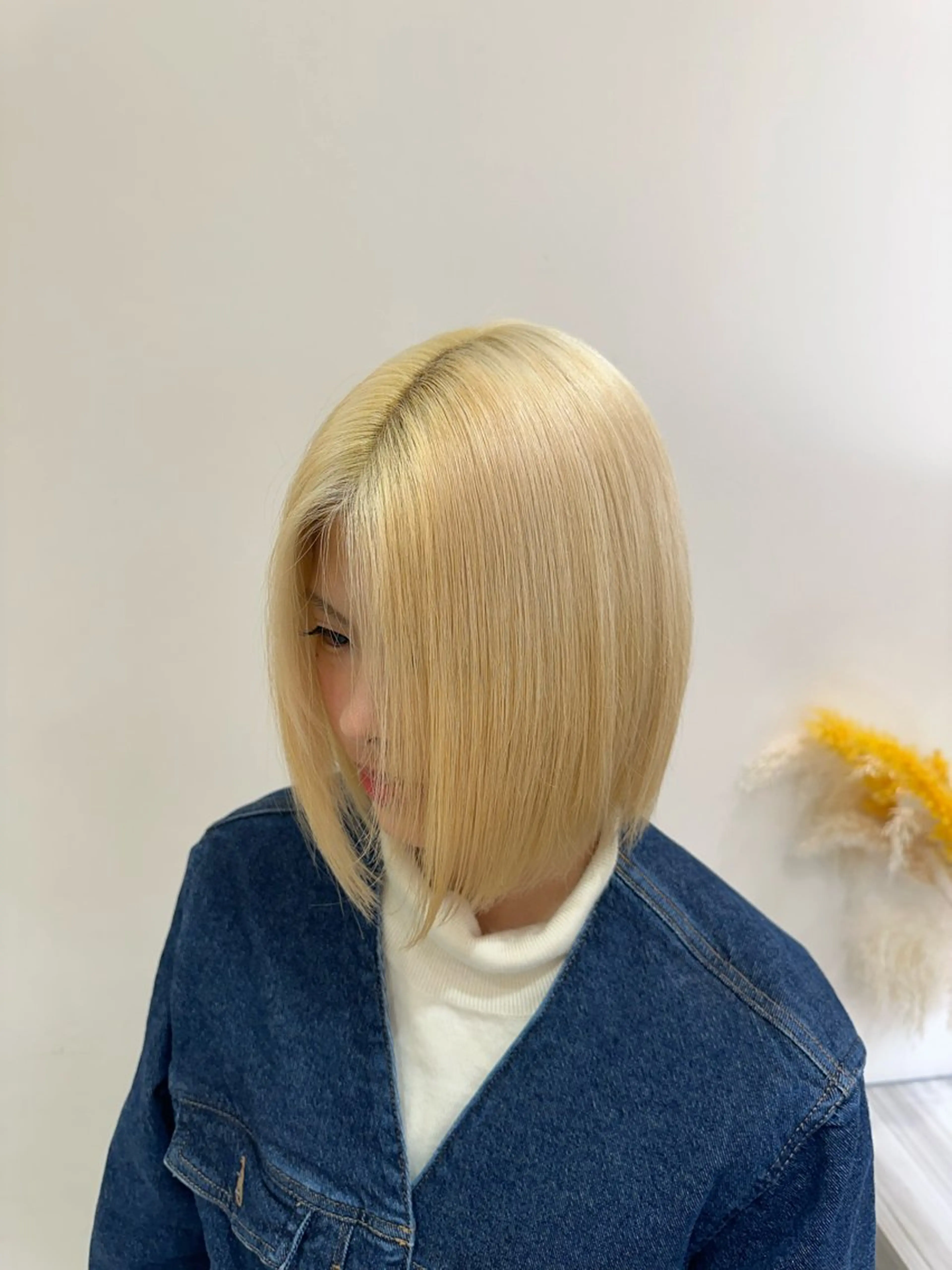 ショート カラー ブロンド 韓国レイヤー/酸性 ストレート/髪質改善のヘアスタイル