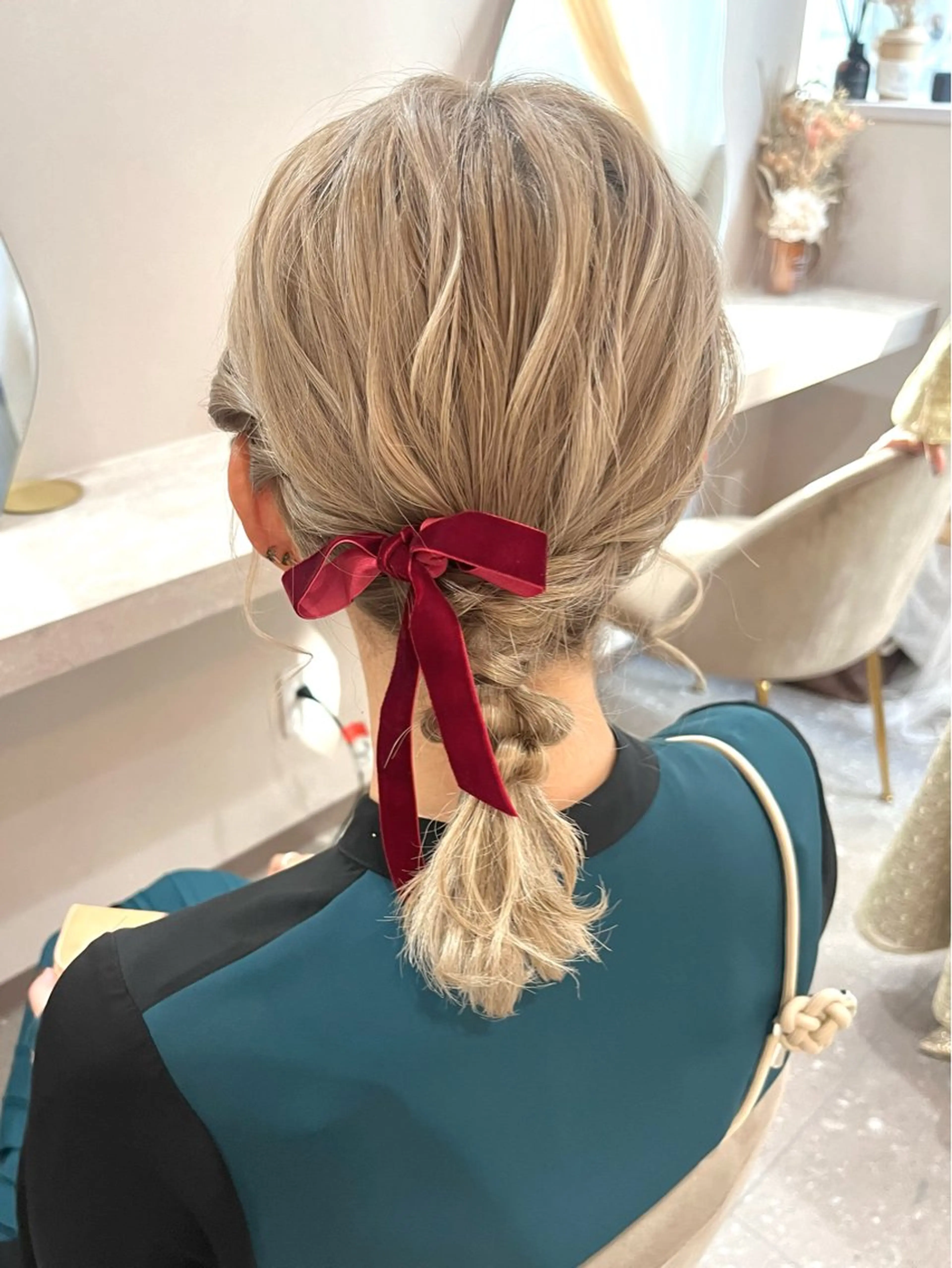 ミディアム ヘアアレンジ ヘアセット Mila Akariのヘアスタイル