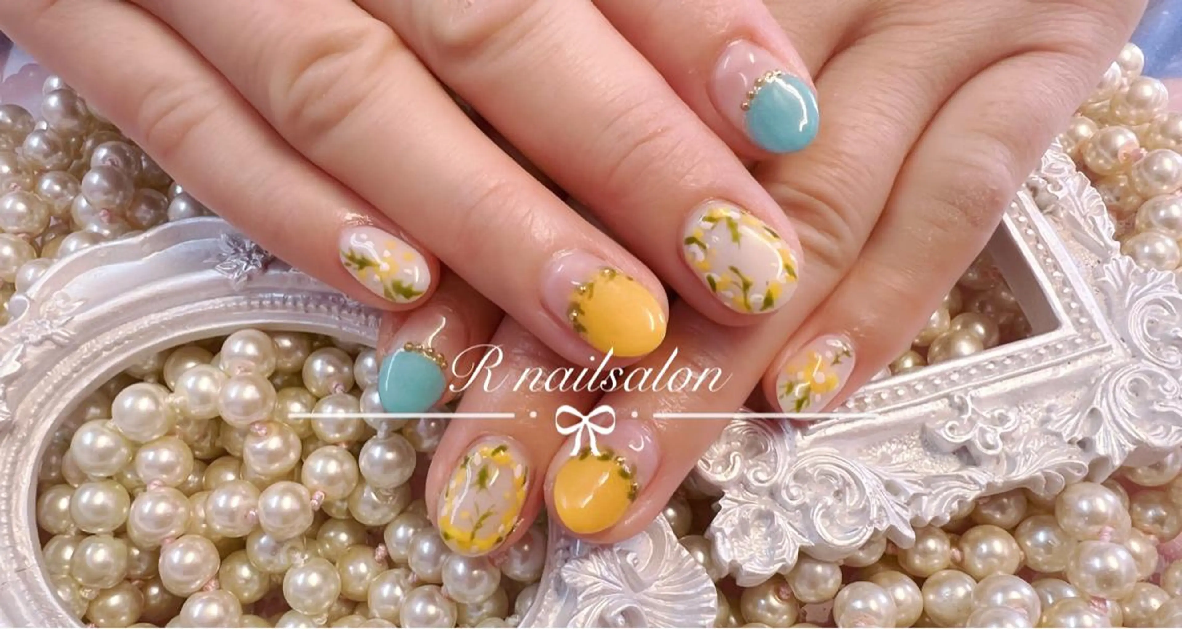 ミディアム R NAILSALONのネイルデザイン