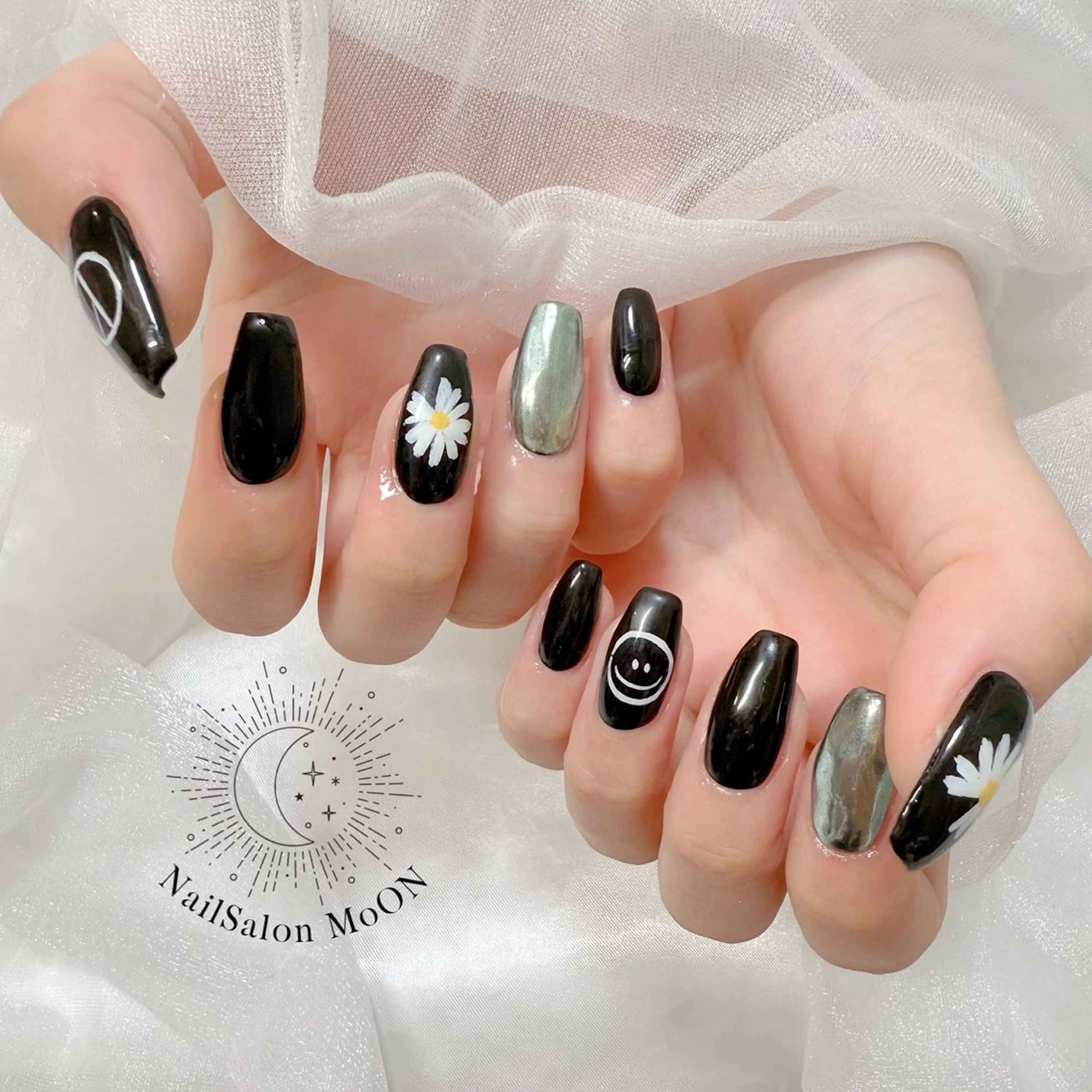 ネイル ハンドネイル ハンドケア MoON...❤︎ MeGuのネイルデザイン