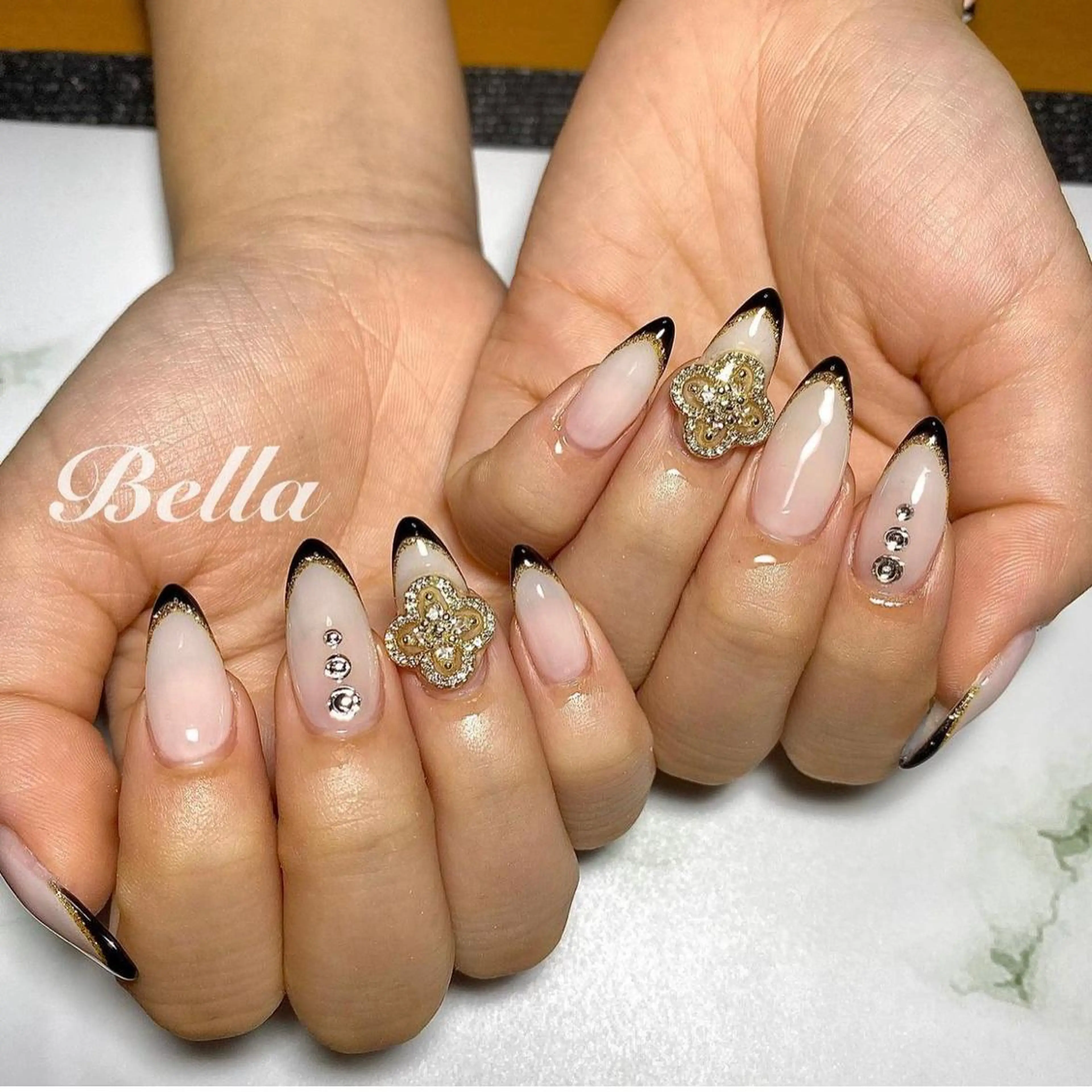 ネイル 𝑩𝒆𝒍𝒍𝒂 𝒏𝒂𝒊𝒍のネイルデザイン