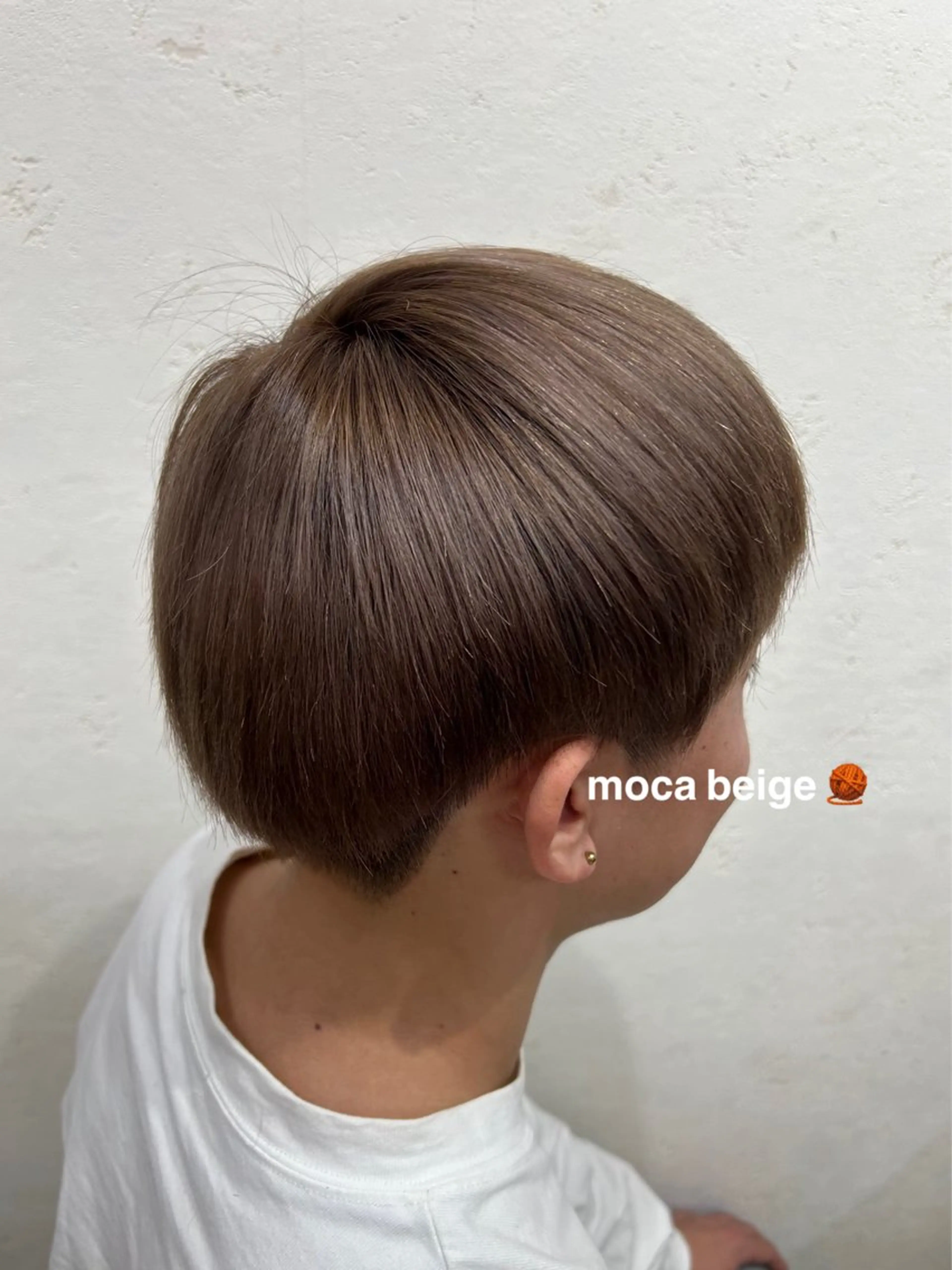 ショート カラー ベージュカラー ブリーチ 透明感カラー モカベージュ ヘアカラー hairs Riche住之江（ヘアーズリッシュ）所属・諸戸 龍加/カットモデルのヘアスタイル