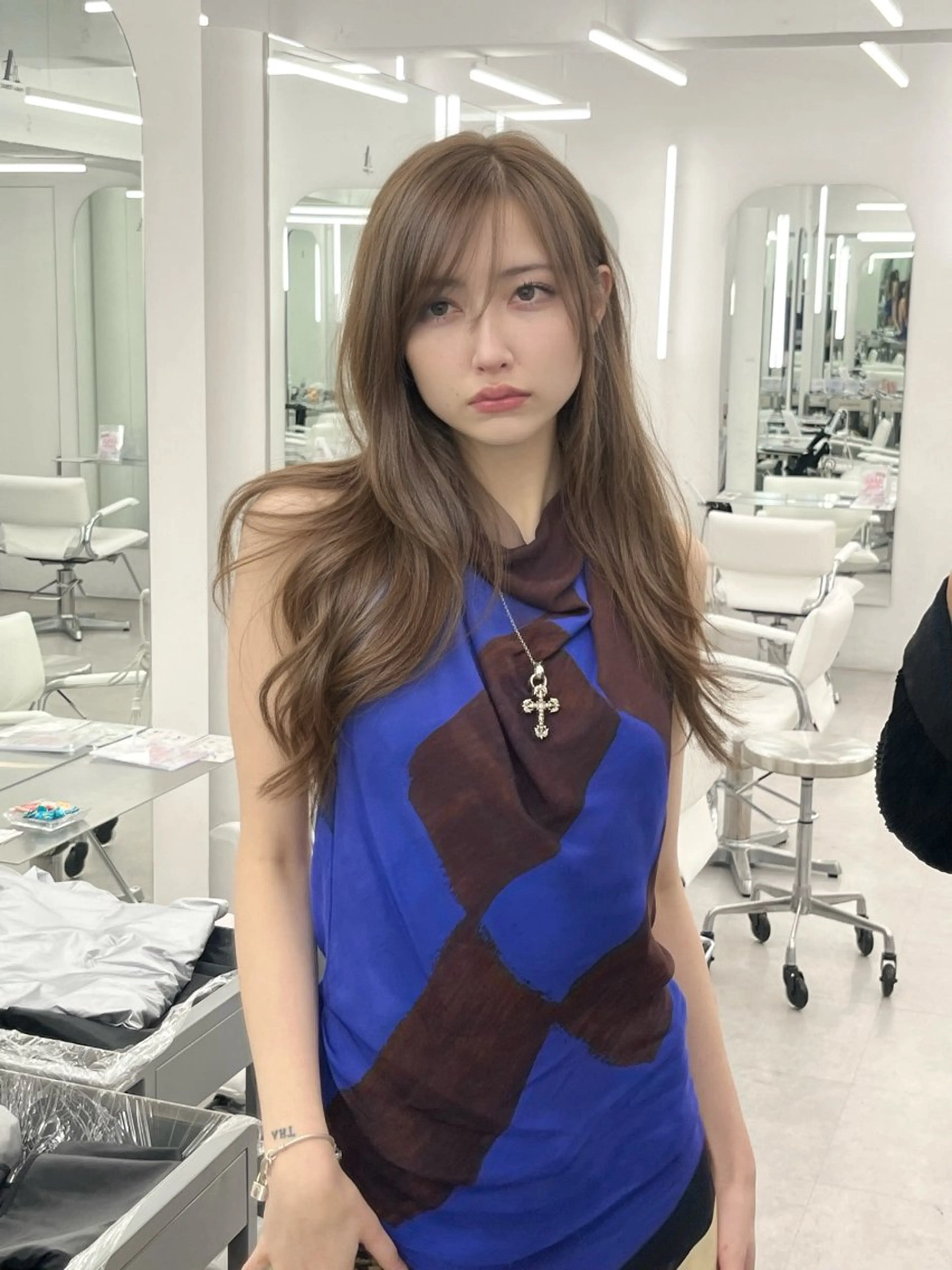 セミロング カラー ベージュカラー ブリーチ 透明感カラー ブリーチなしカラー オリーブベージュ ヘアカラー トリートメント ヘアセット 透明感カラー✨🩵 韓国ヘアkanatoのヘアスタイル