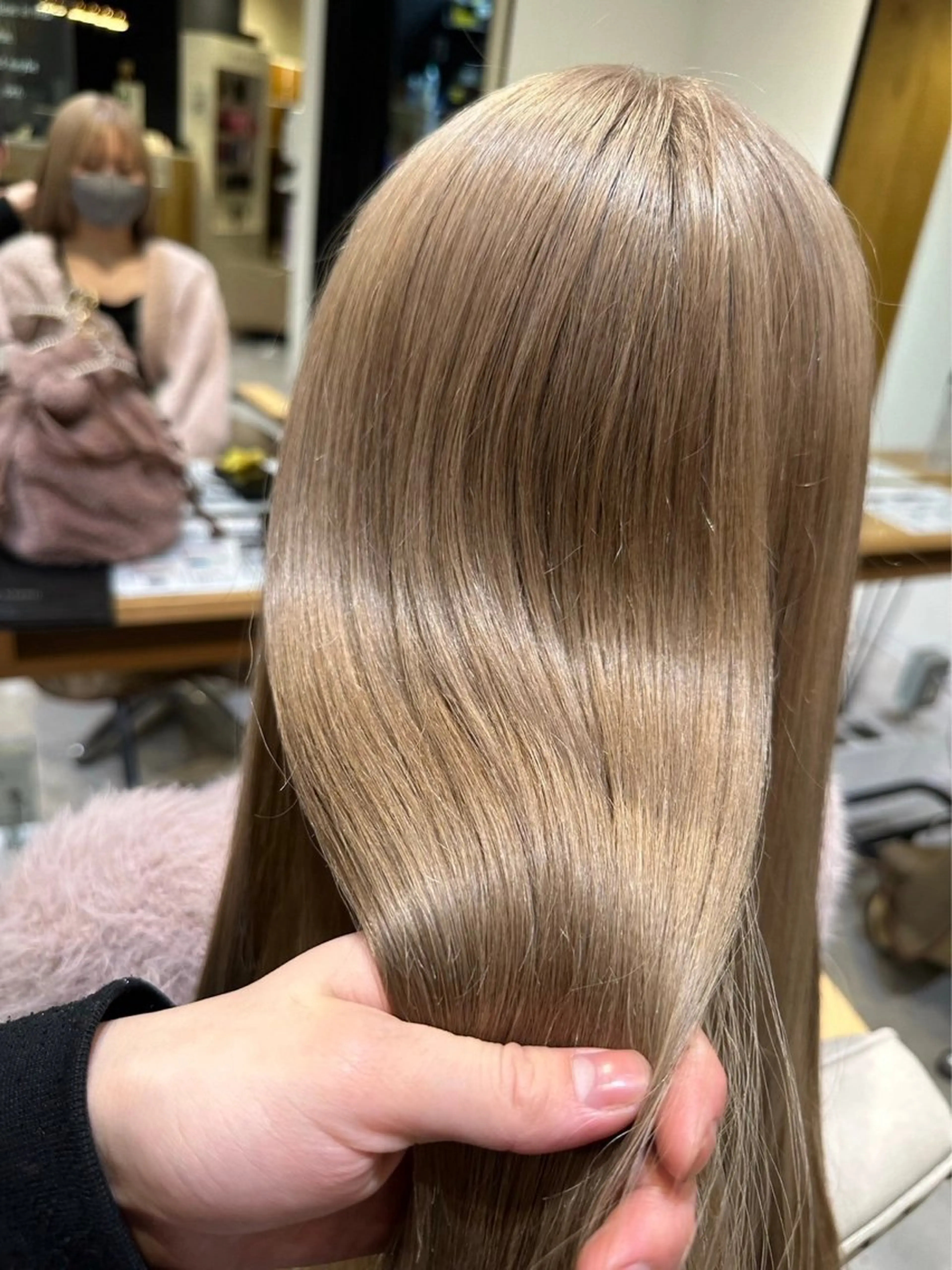 カラー 肌に馴染むハイトーン /ミルクティーカラーのヘアスタイル