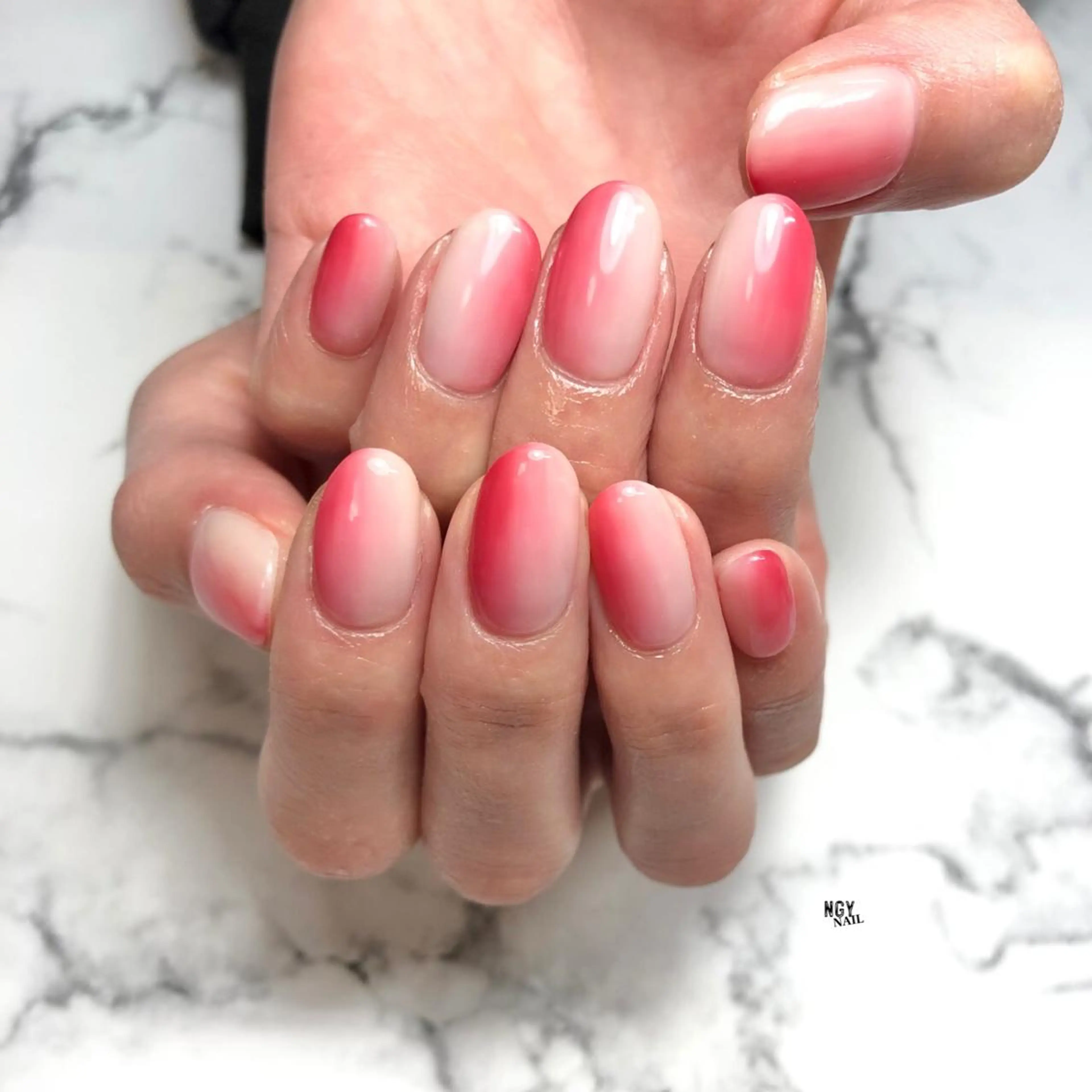 ネイル グラデーション 赤色 ハンドネイル NAIL NOWのネイルデザイン
