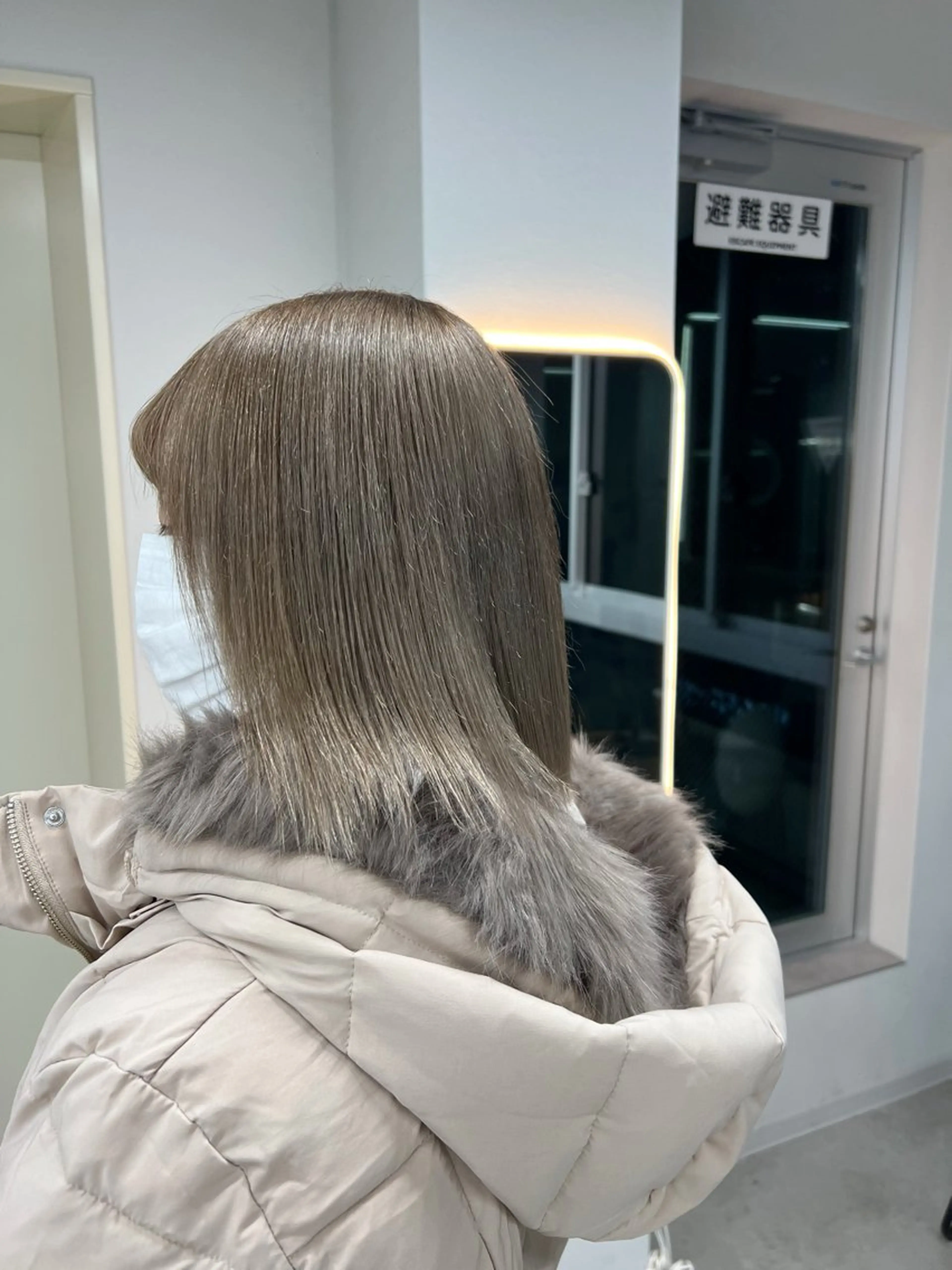 ミディアム ヘアカラー maya レイヤーカットのヘアスタイル