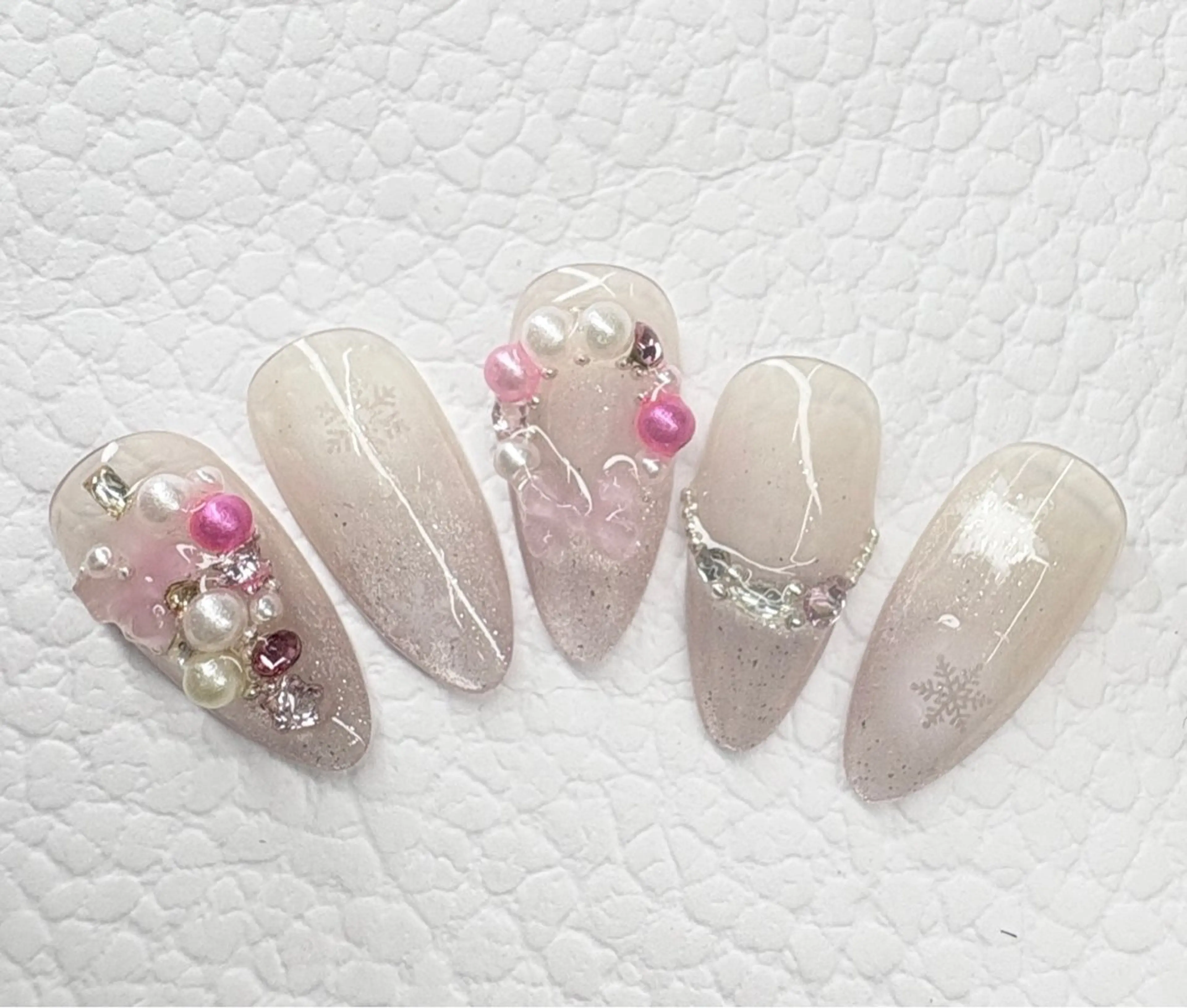 ネイル ハンドネイル フットネイル ハンドケア AngelChris ビューティーサロンのネイルデザイン