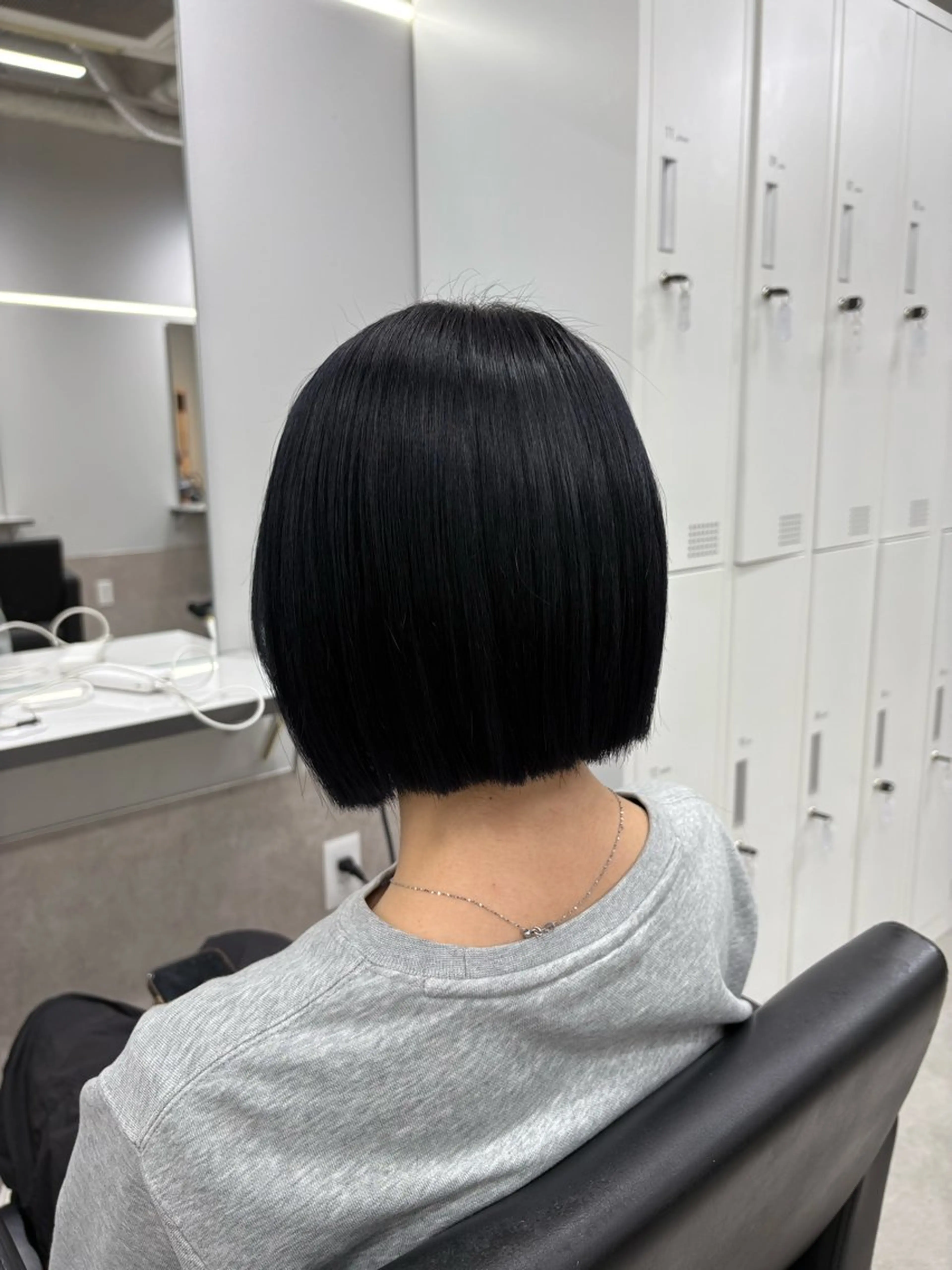 ショート カラー noa 寒色系カラーブリーチのヘアスタイル