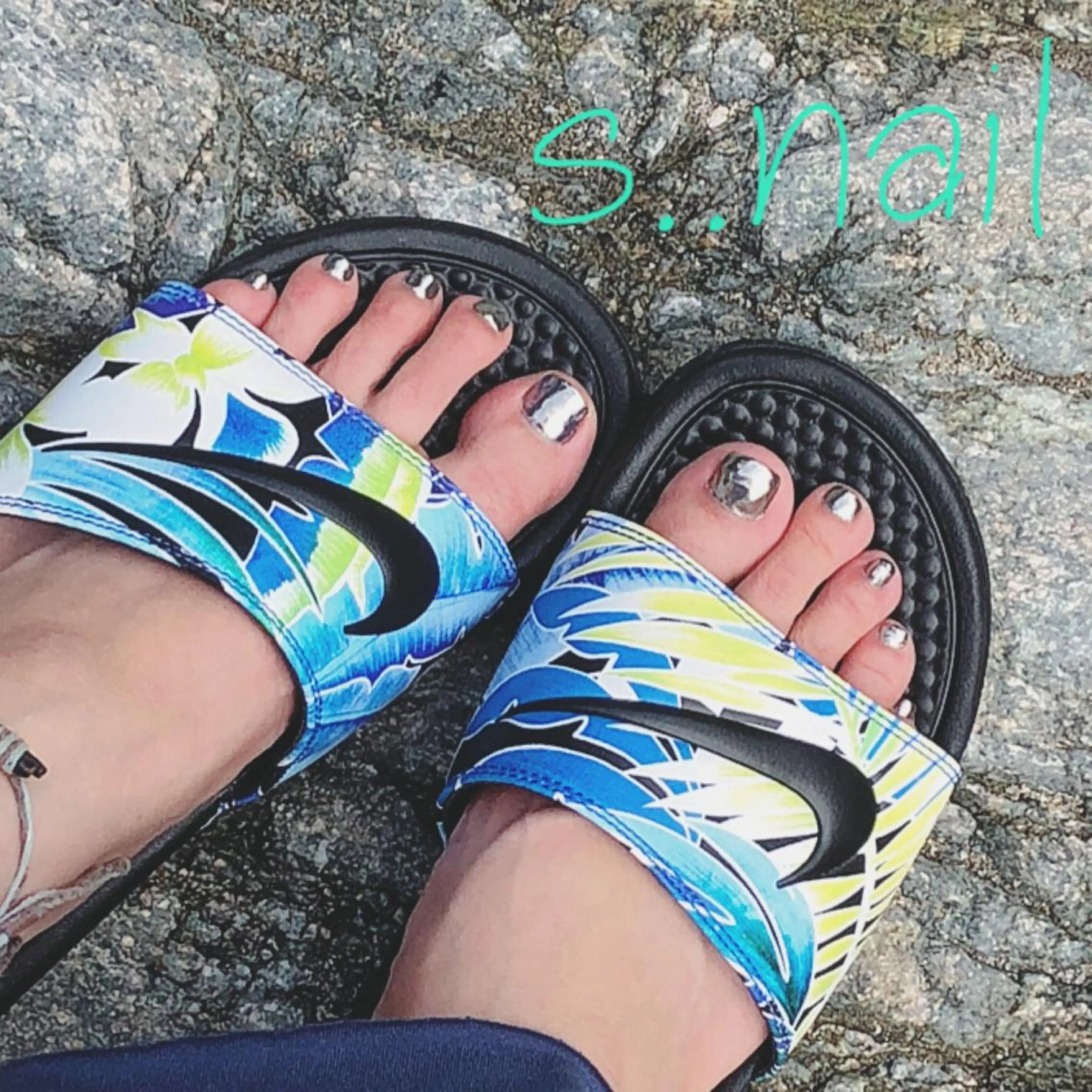 ネイル ミラーネイル シルバー ハンドネイル フットネイル s..nail / MORITAのネイルデザイン