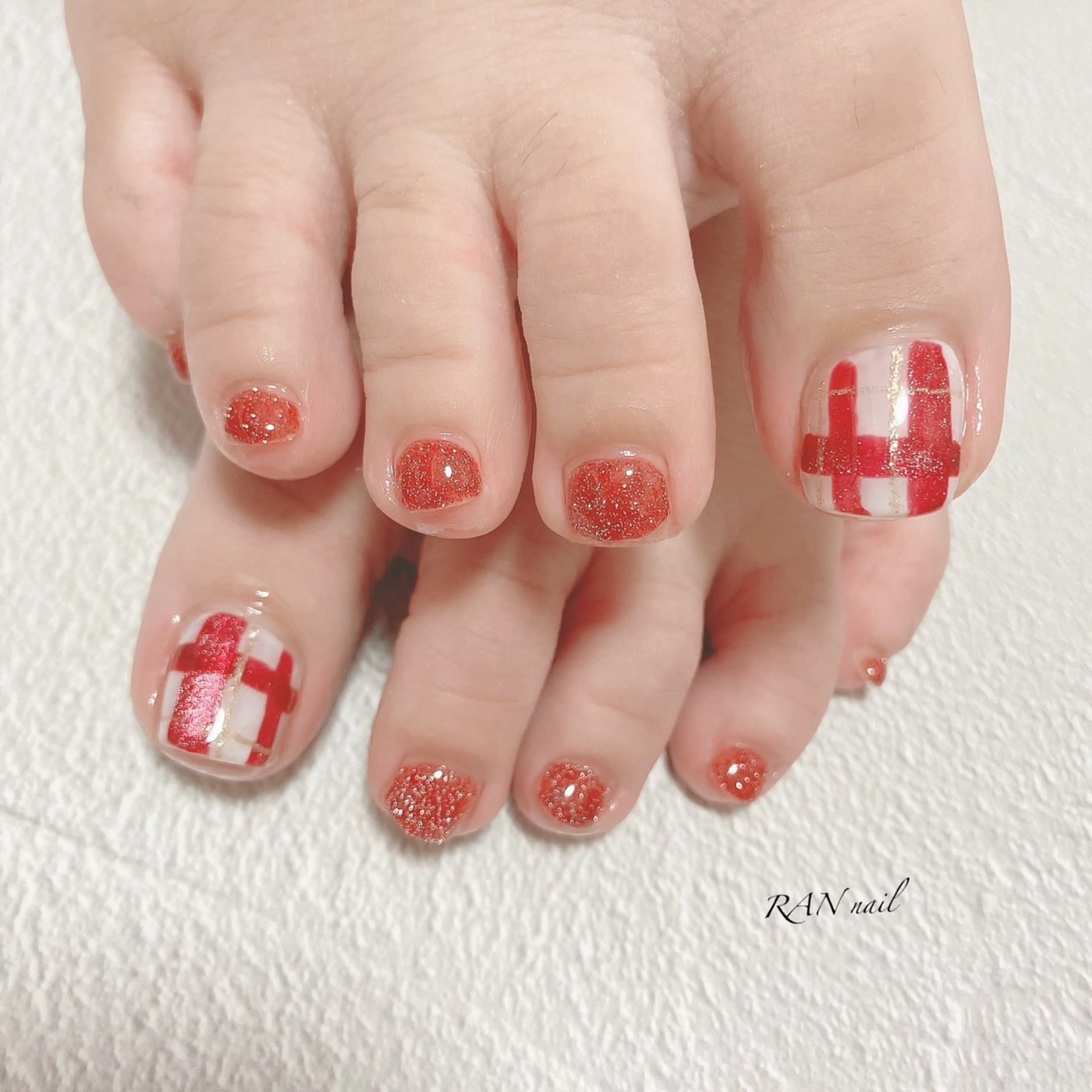 ネイル フットネイル 赤色 シンプルネイル バレンタイン 冬ネイル ハンドネイル フットネイル RAN nail 〜ランネイル〜所属・RAN nailのネイルデザイン