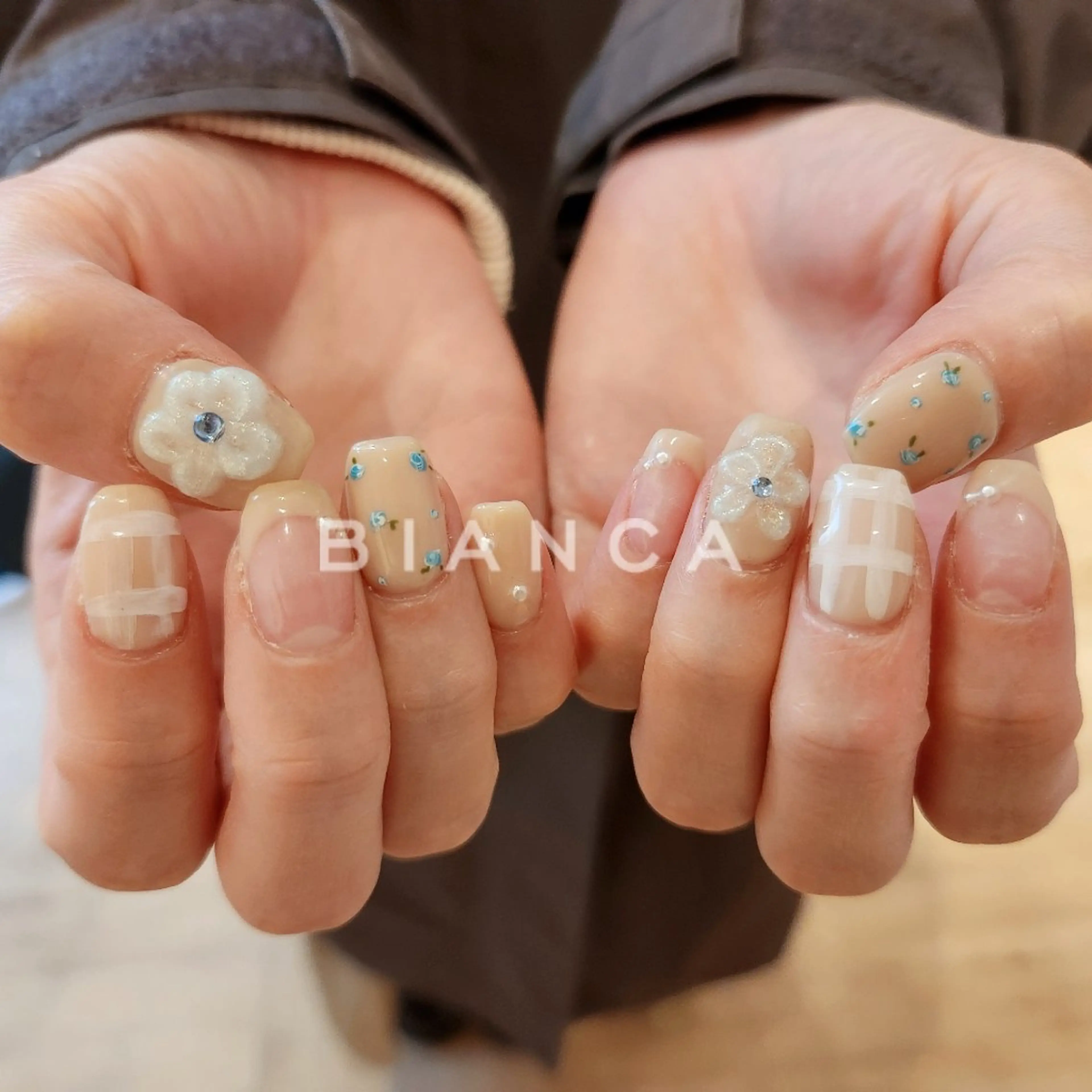 ネイル アートネイル フラワーネイル フレンチネイル 持ち込み 春ネイル ハンドネイル Bianca名駅店 あゆのネイルデザイン