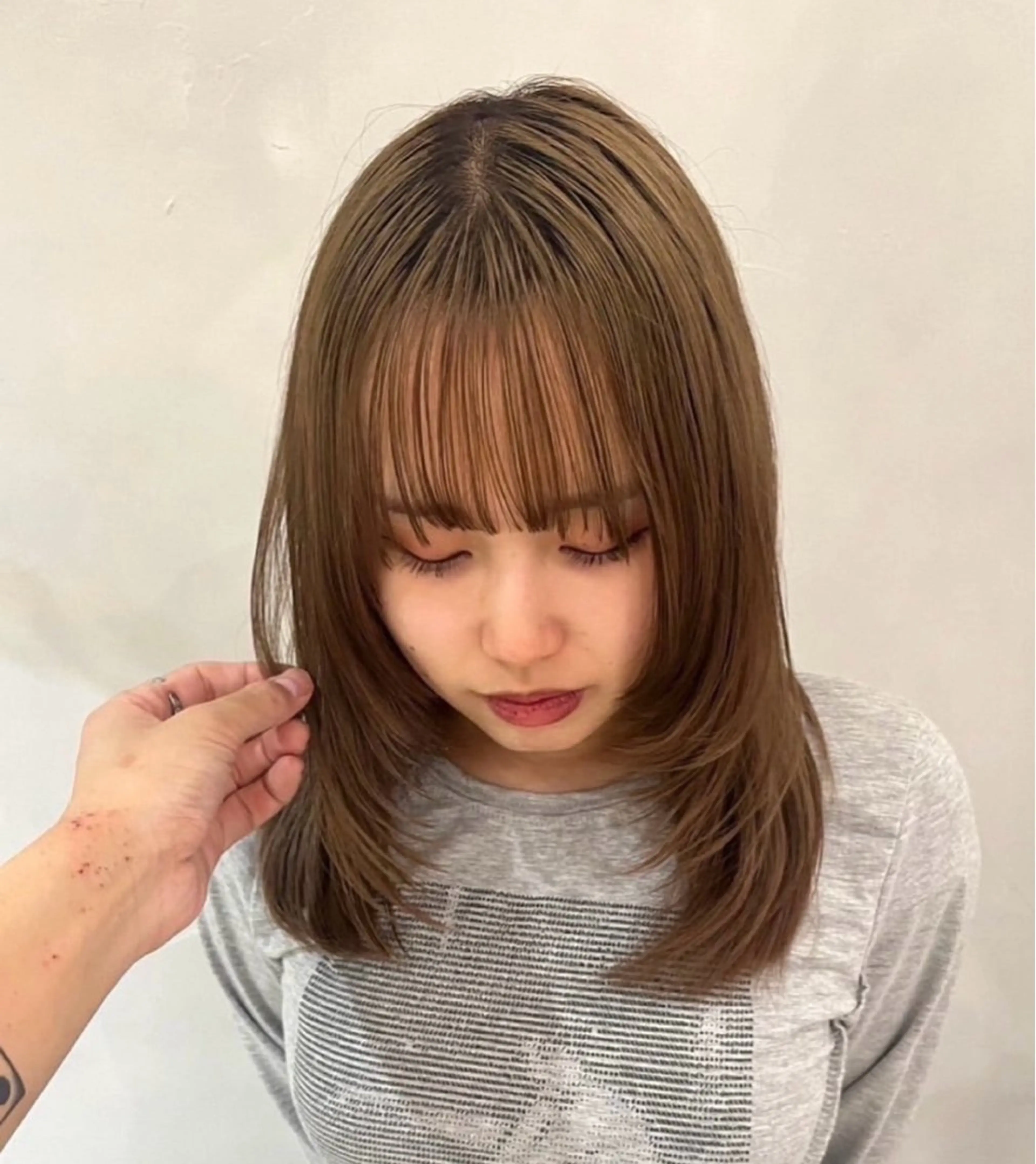 ミディアム ミディアムレイヤー レイヤーカット 小顔カット カット トリートメント ヘッドスパ 日吉/レイヤー/ 髪質改善/iatoのヘアスタイル