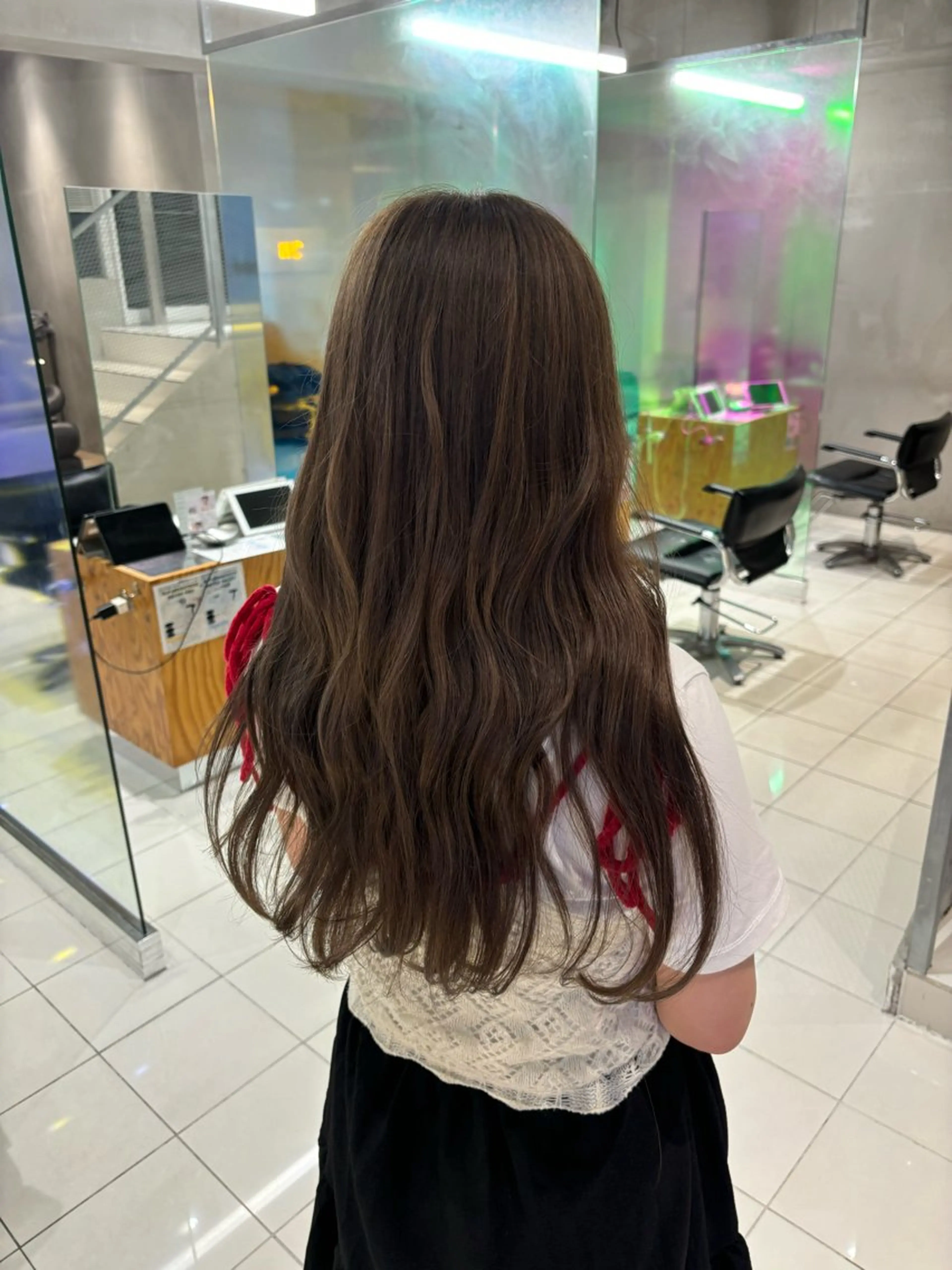 カラー グレージュ ヘアカラー 🧸ミルクティー／ ぷつっとボブ｜ミクのヘアスタイル