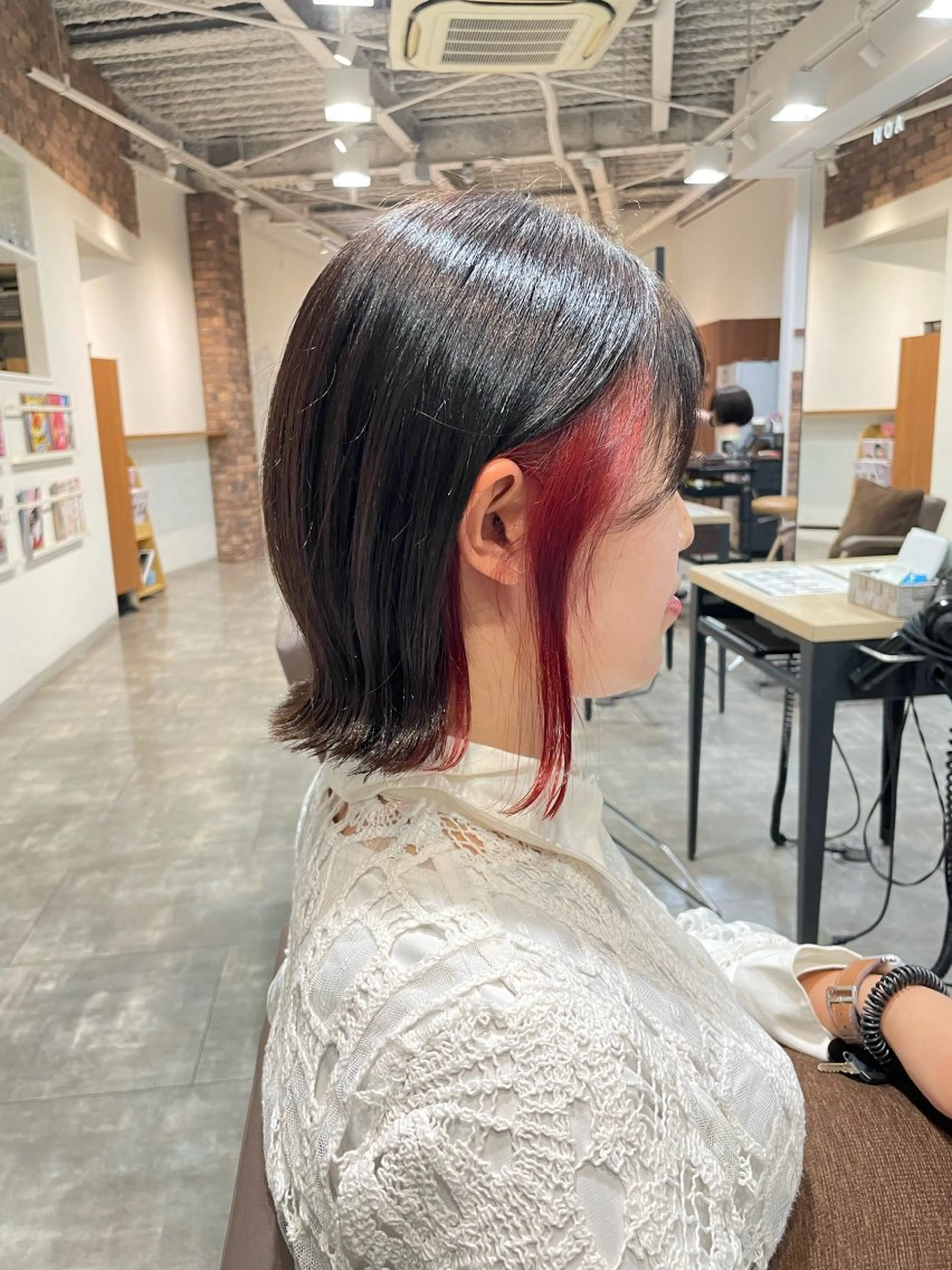 ショート カラー インナーカラー レッドカラー ボブ 外ハネヘア 髪質改善/レイヤー /ボブ/中村莞太朗のヘアスタイル