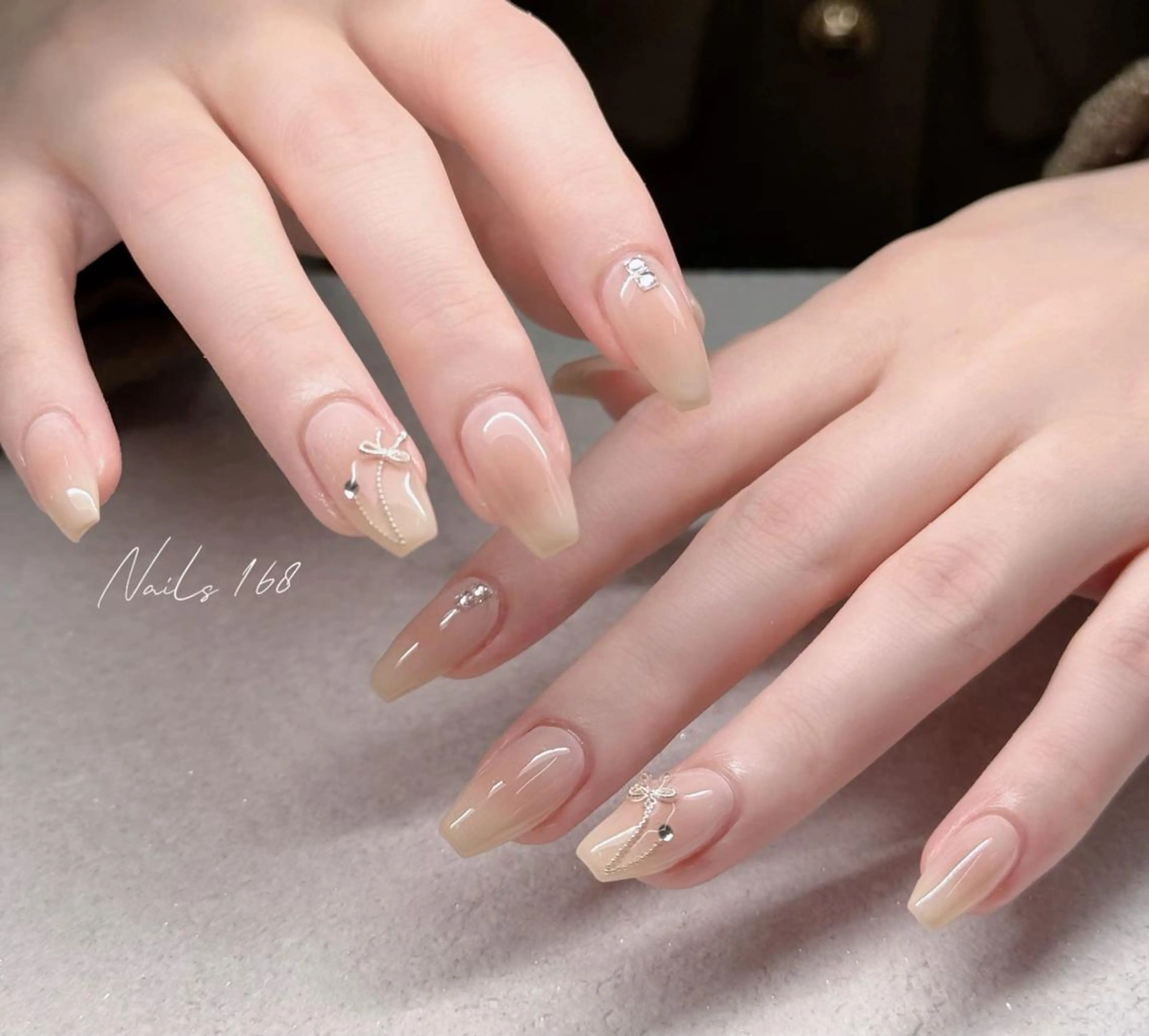 ネイル フットネイル ジェルネイル マグネットネイル 持ち込み ワンカラーネイル NAILS168 新大久保店のネイルデザイン
