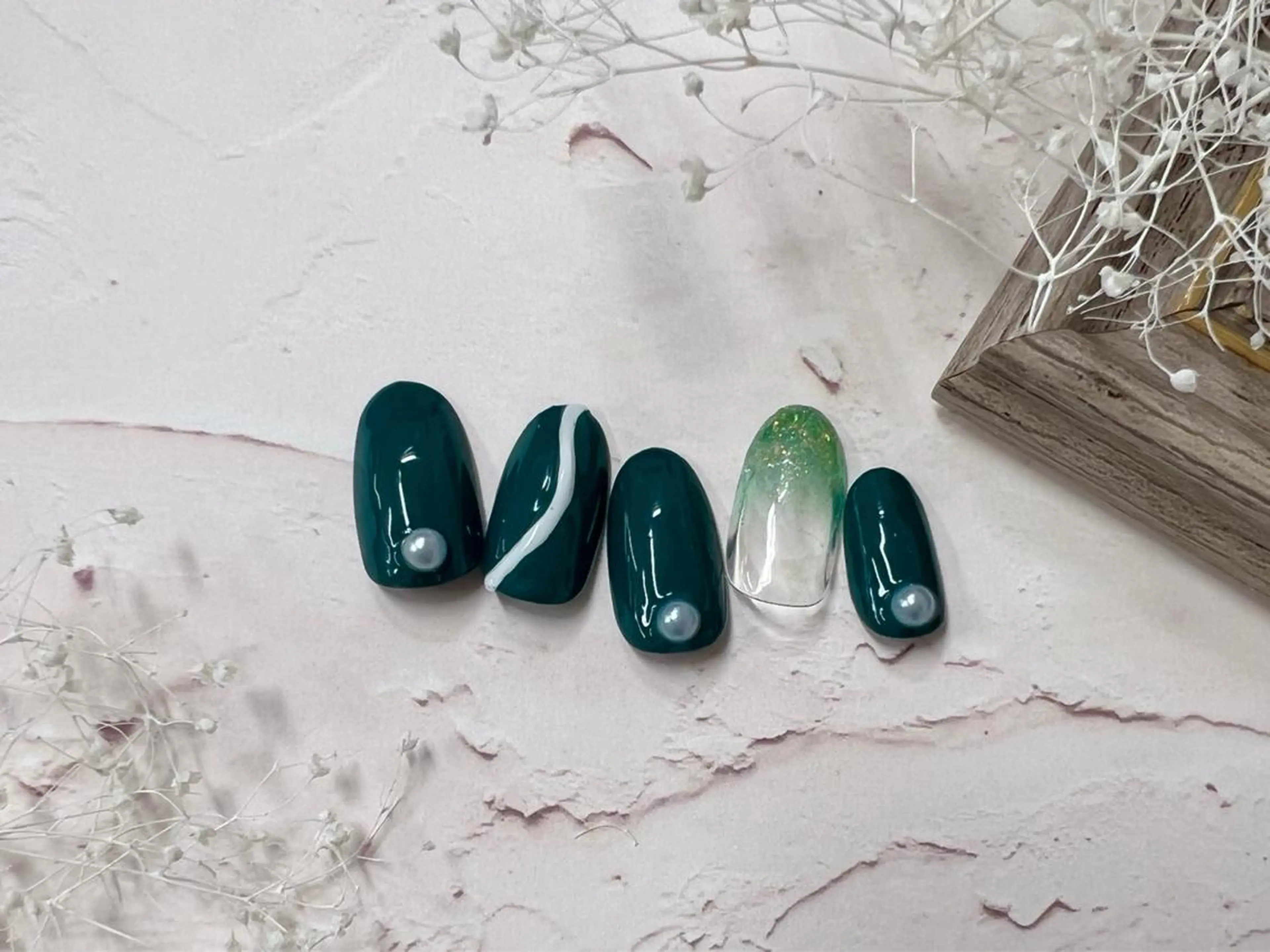 ミディアム ネイル ハンドネイル ネイルPetit Ribbonのネイルデザイン