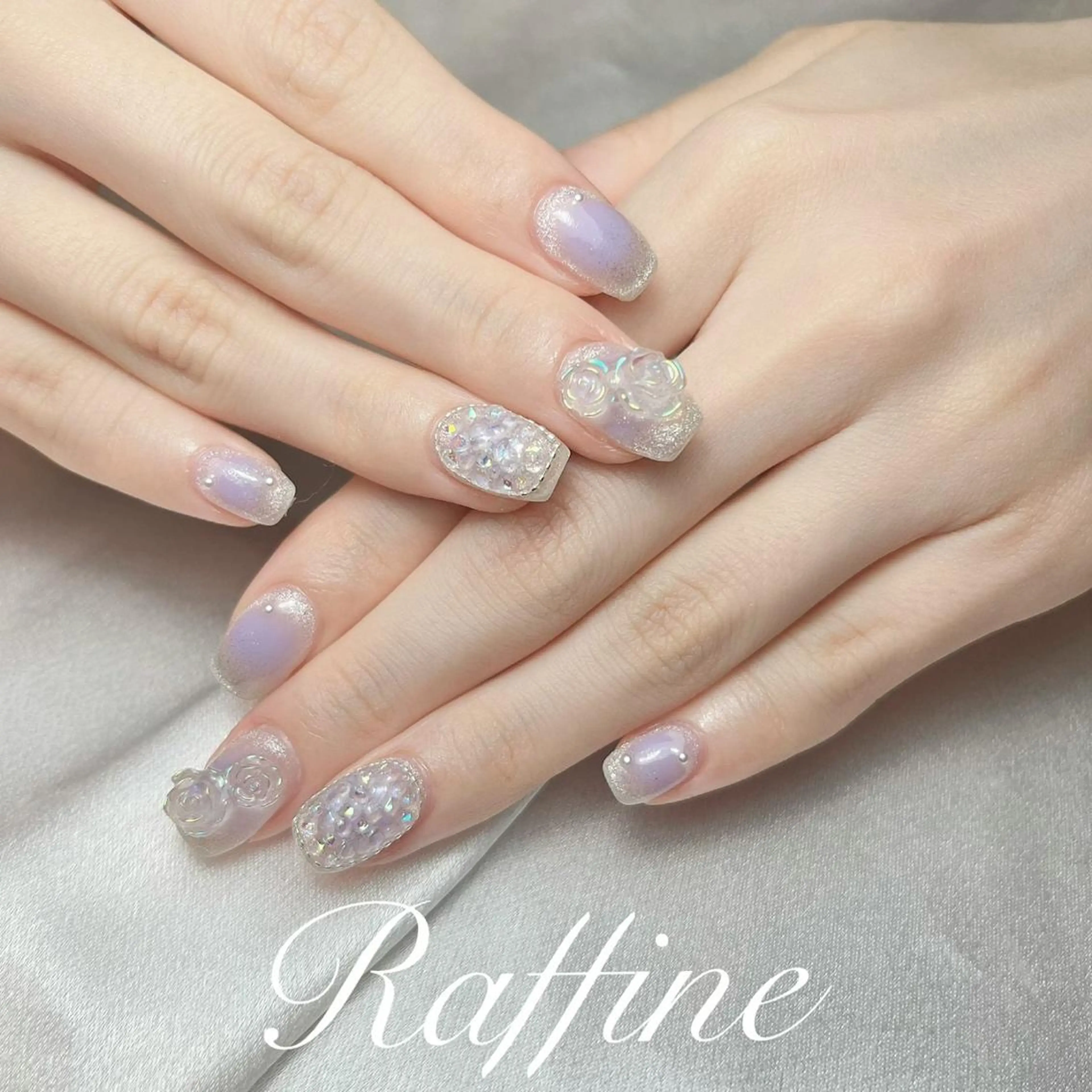 ネイル ハンドネイル RAFFINE 月🦋🩵のネイルデザイン