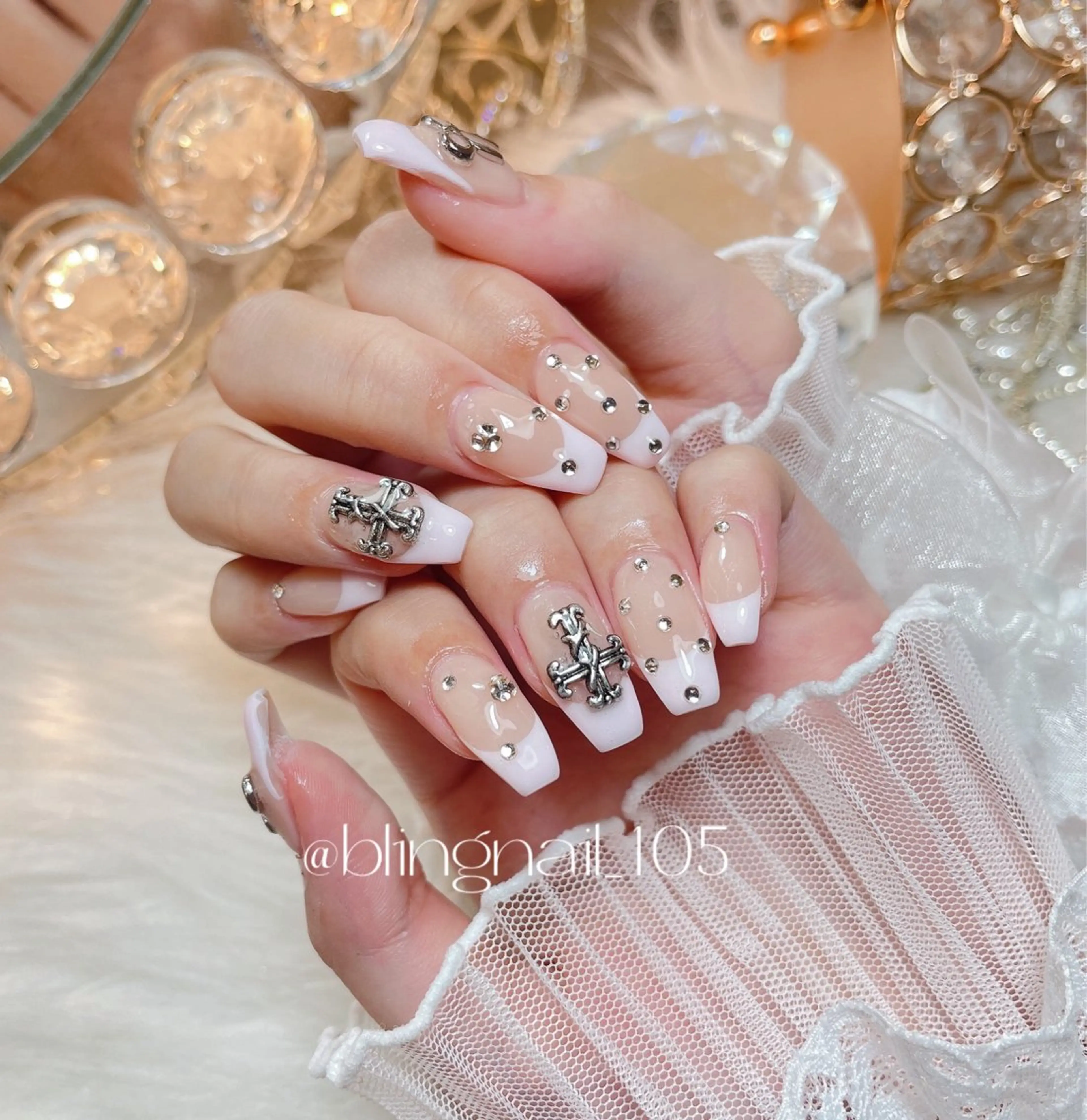 ネイル 23時まで❤︎韓国、 ワンホンネイルのネイルデザイン