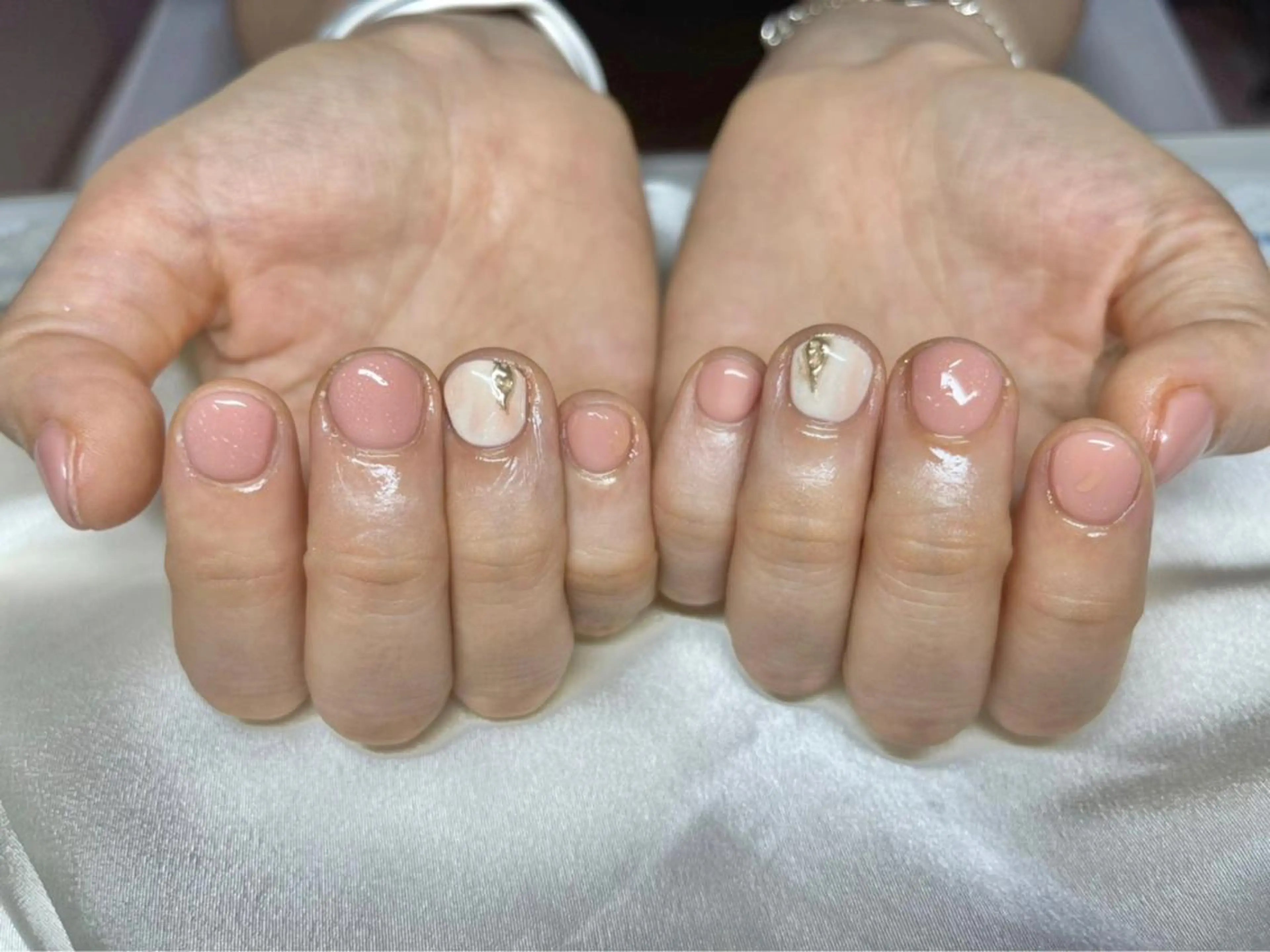 ネイル マツエク・マツパ アイブロウ 韓国風マツエク パリジェンヌラッシュリフト まつげパーマ 長さ出し ジェルネイル ハンドネイル Nail&eye Belire 新宿のネイルデザイン