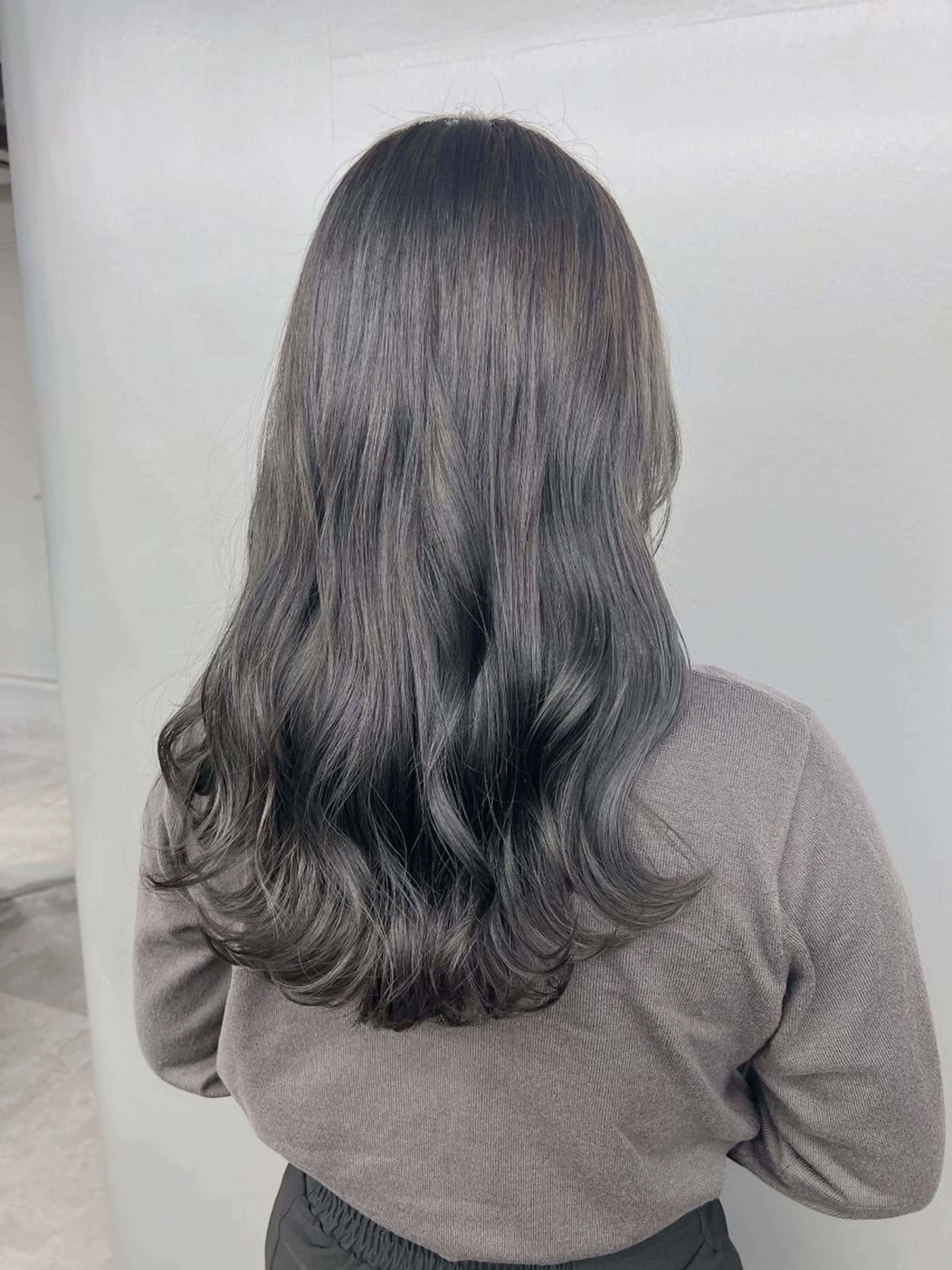 ロング カラー 透明感カラー グレージュ/あいのヘアスタイル