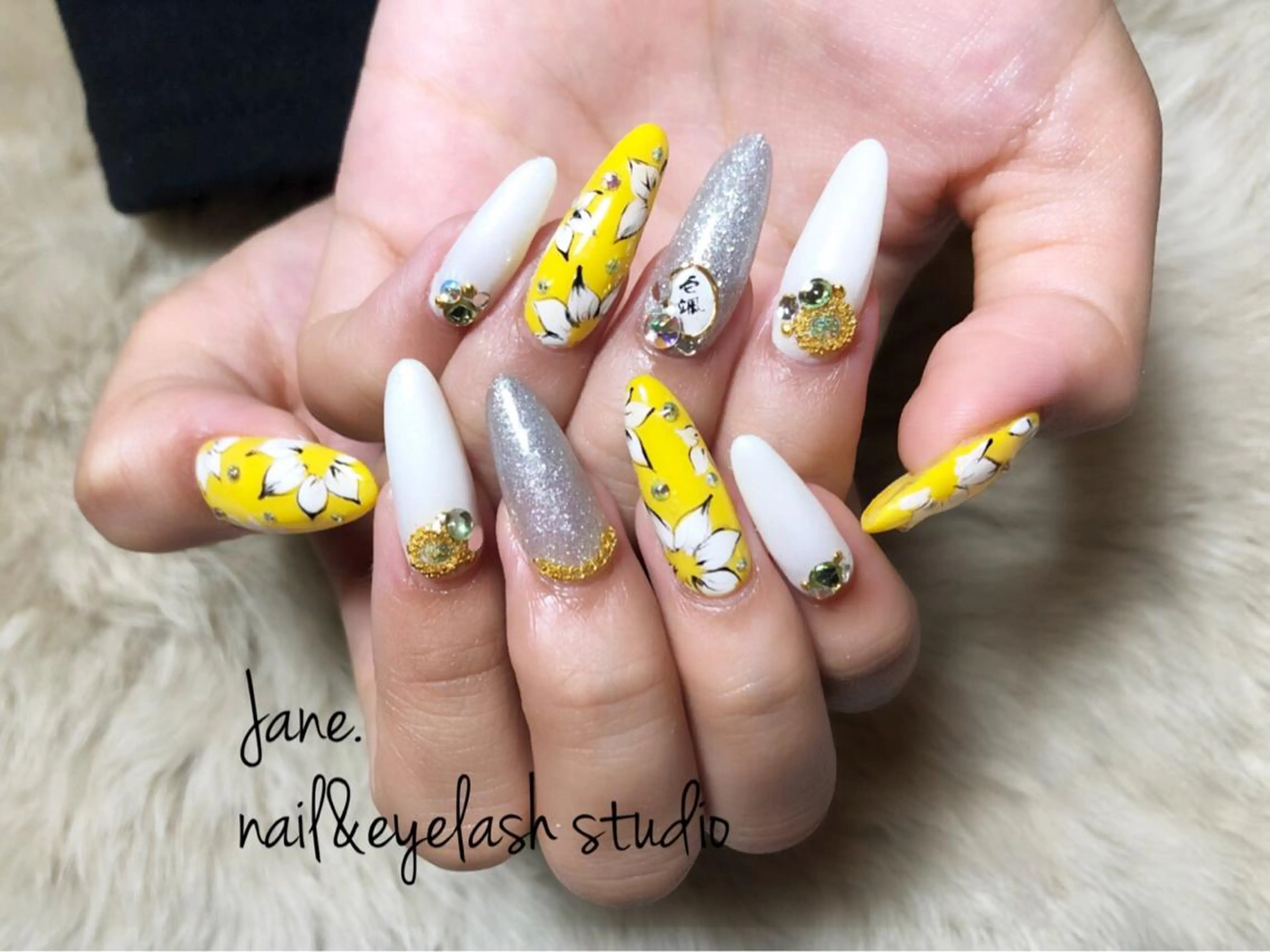 ロング ネイル Yakko pas á pasのネイルデザイン