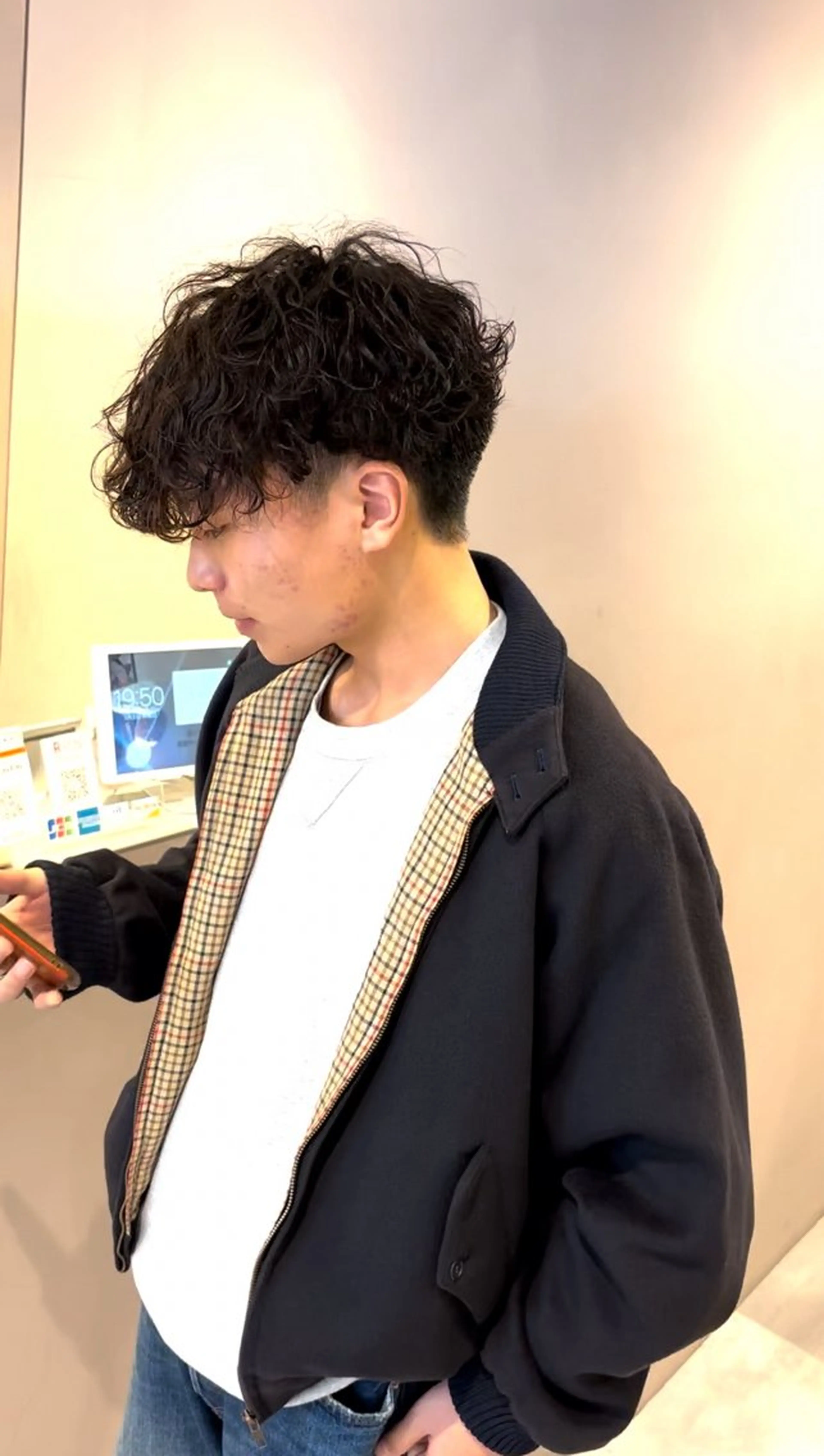 パーマ メンズ メンズパーマ 波巻きパーマ HARUKI  MINATO Japan広島紙屋町店所属・hmj紙屋町店 脊戸智志のエステ・リラクイメージ