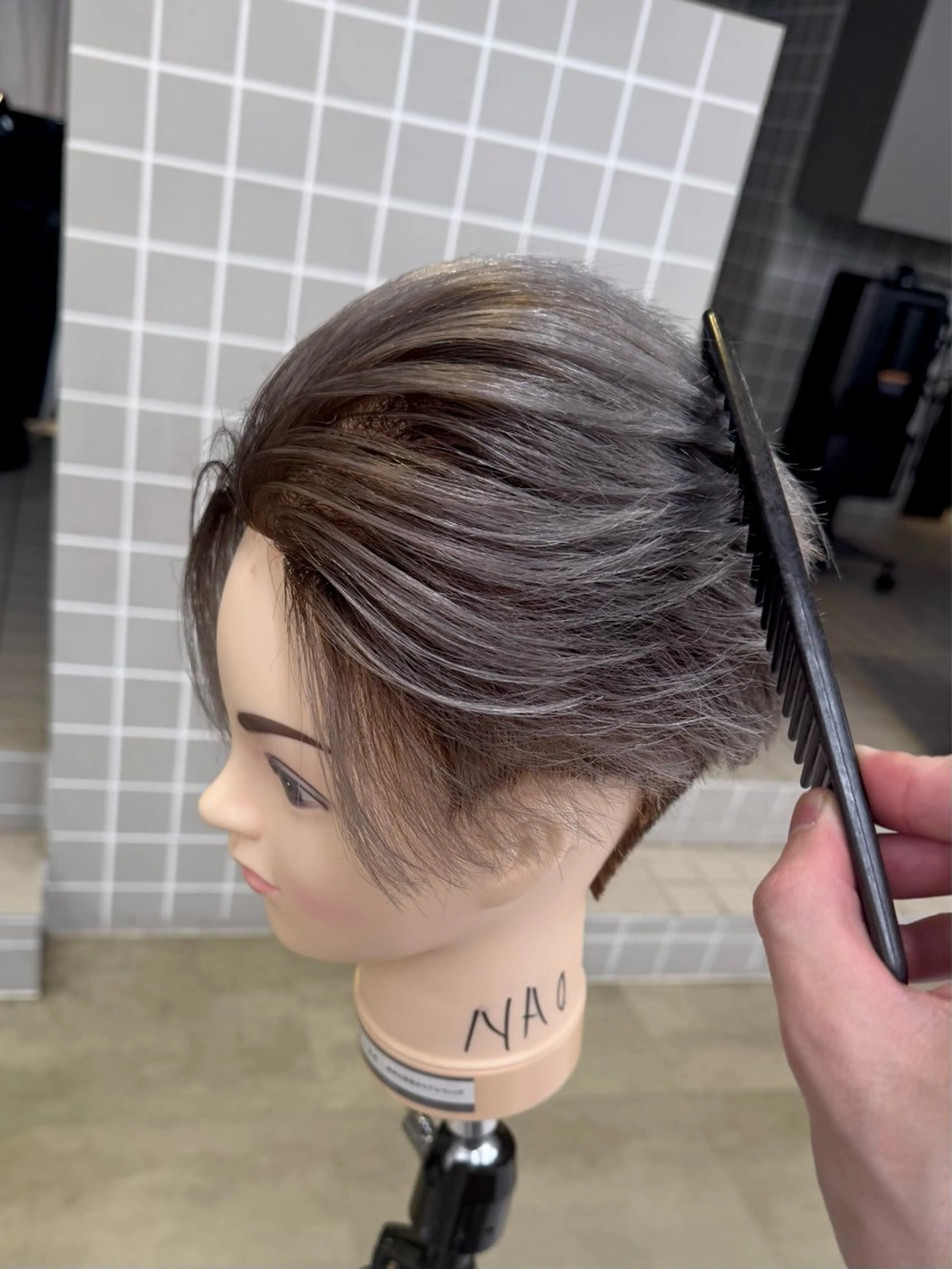 ミディアム カラー パーマ ヘアアレンジ メンズ メンズバレイヤージュ センターパート バレイヤージュ レイヤーカット カット ヘアカラー トリートメント 艶カラー の達人のヘアスタイル