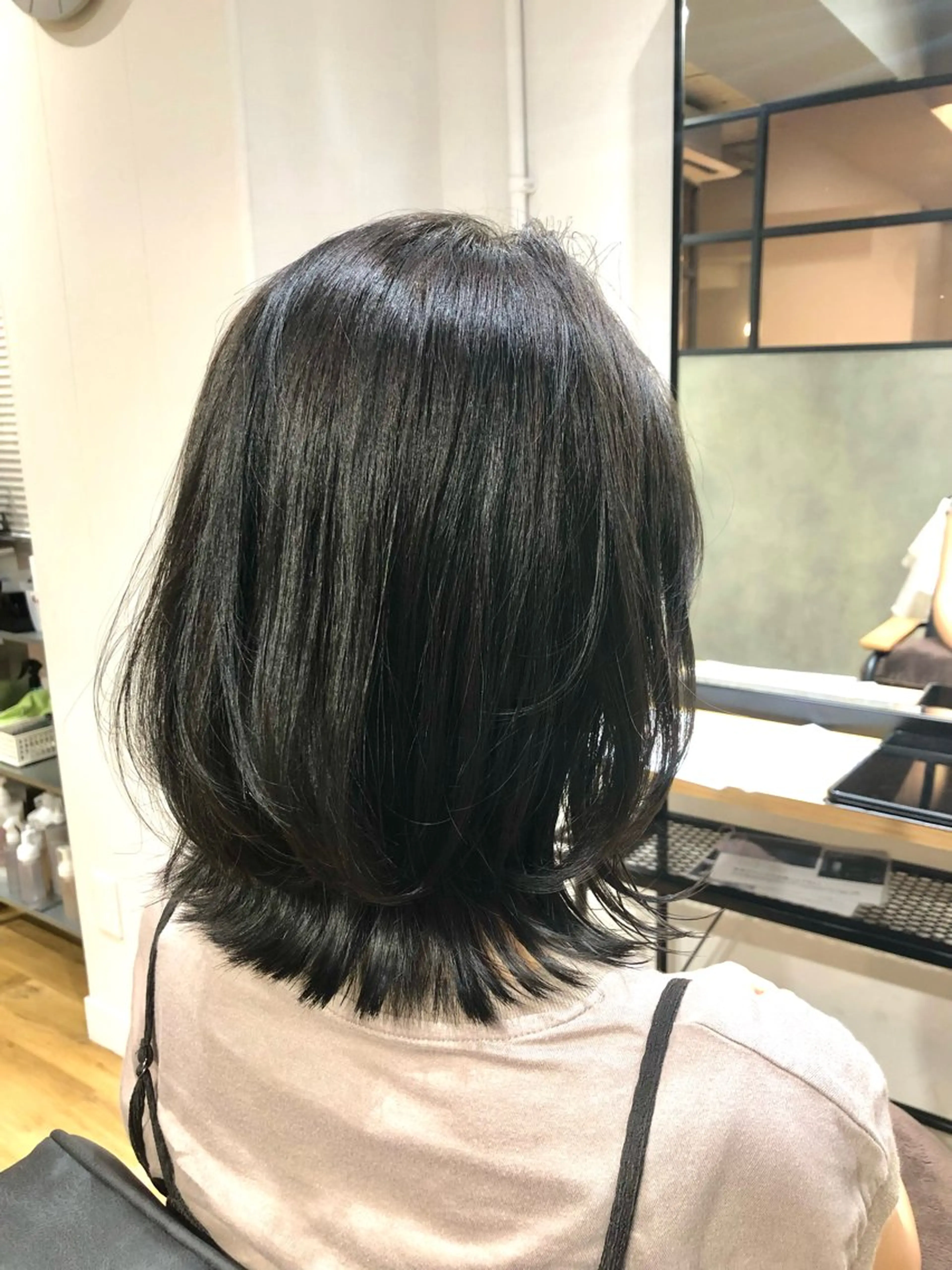 ミディアム ボブ くびれヘア まつい みるのヘアスタイル
