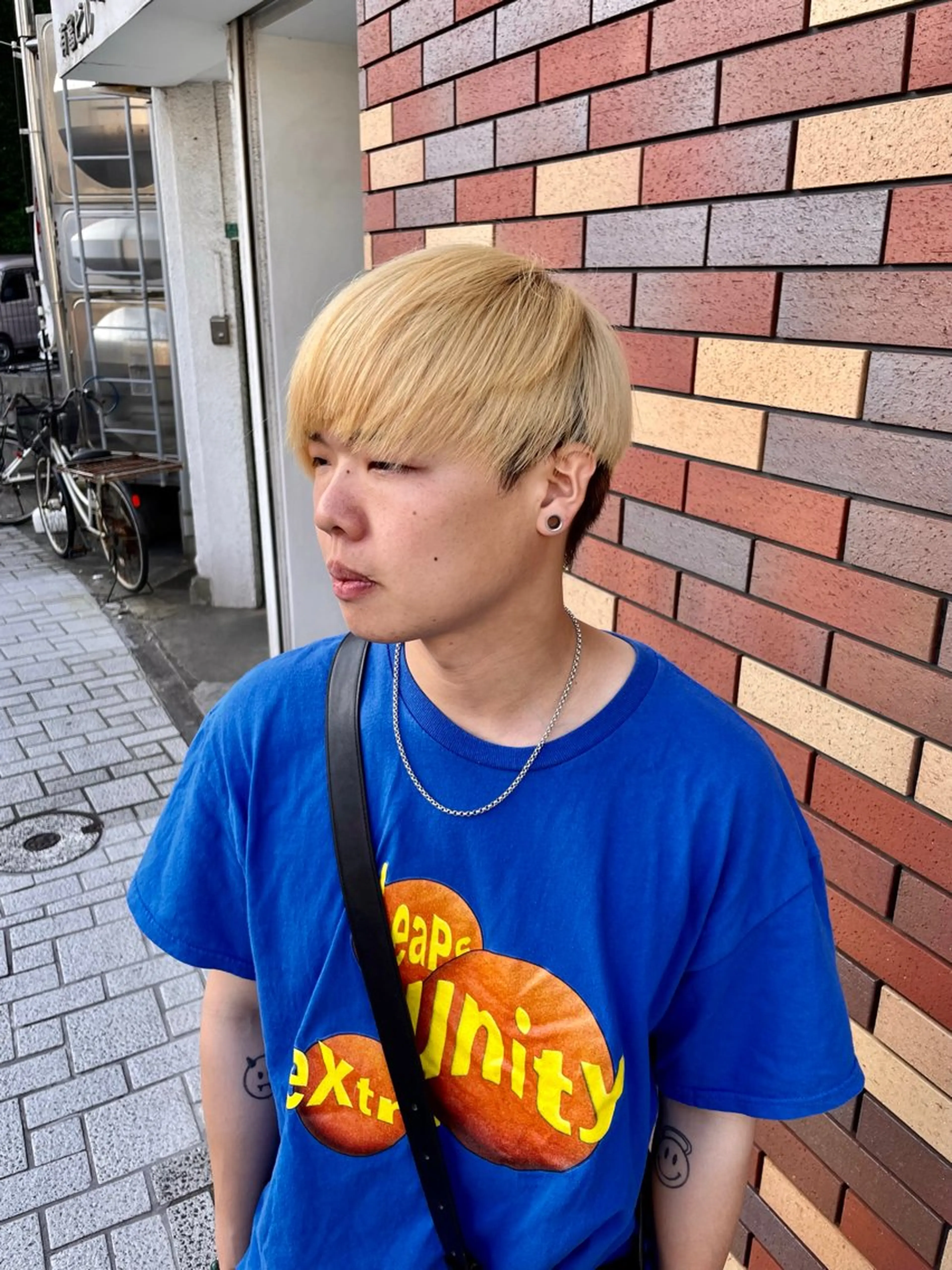 ショート カラー メンズ メンズハイトーン マッシュ ハイトーンカラー grAt所属・森 真伊希のヘアスタイル