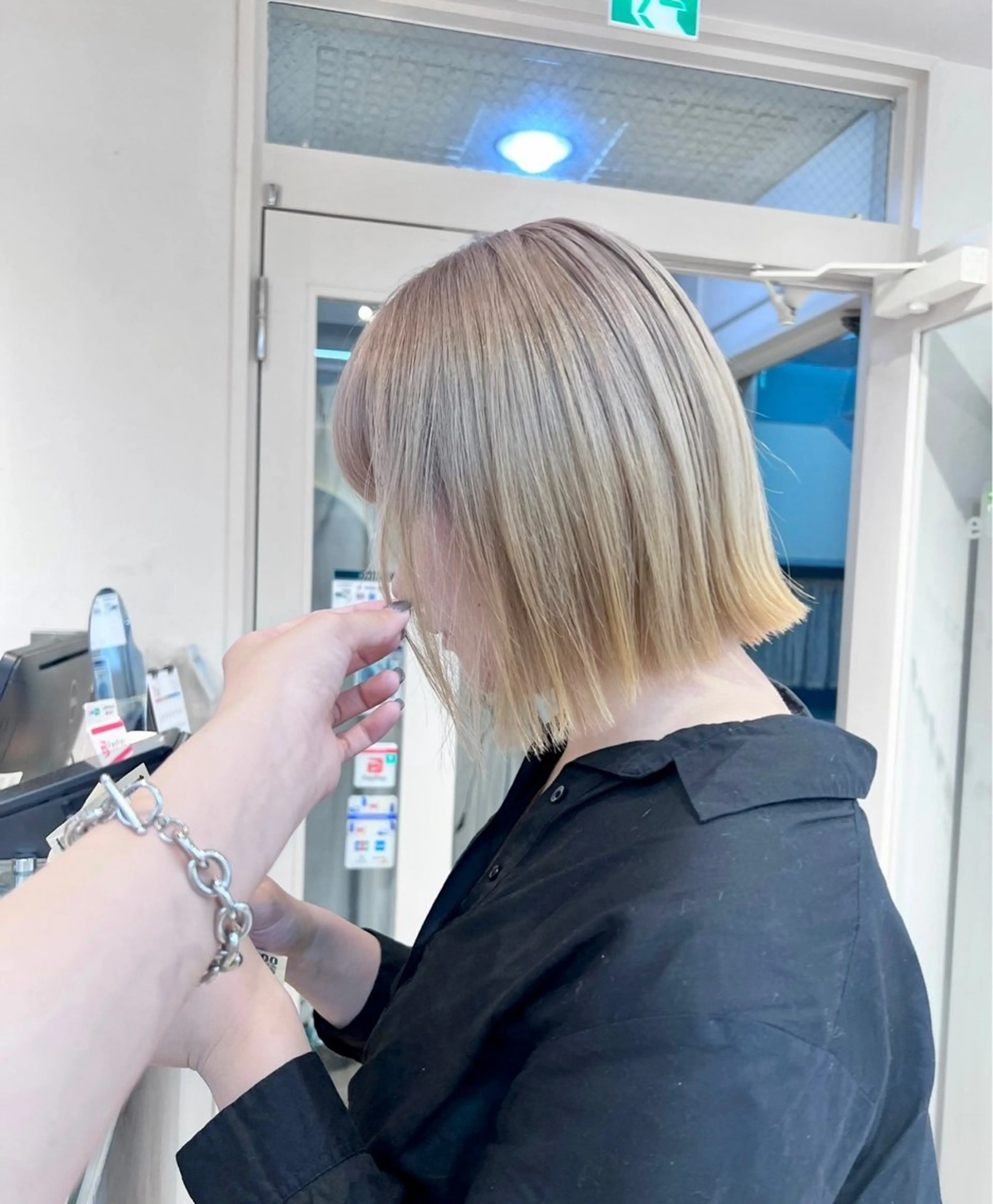 ショート センターパート /ニュアンスパーマのヘアスタイル