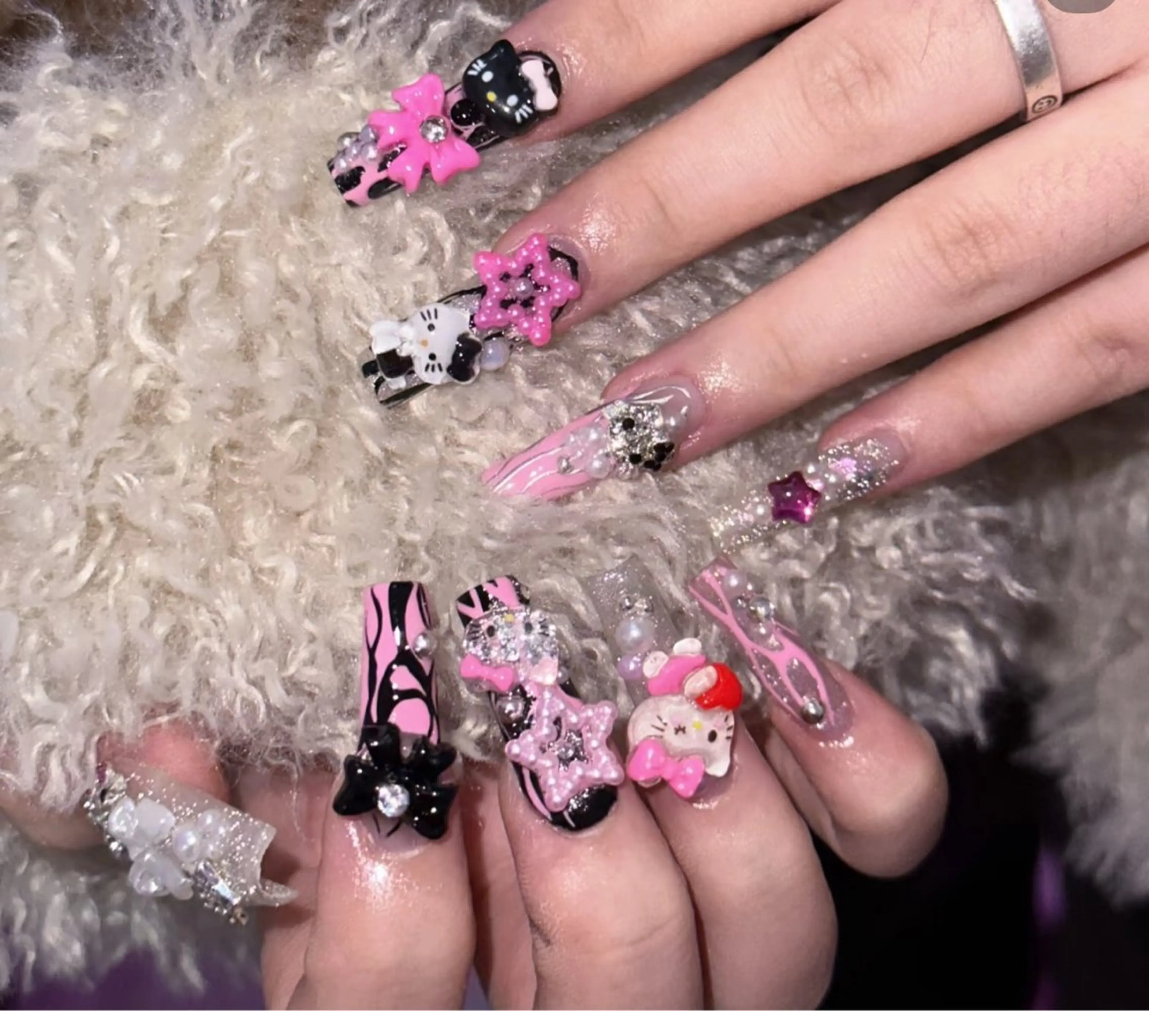 ネイル フレンチネイル グラデーション キラキラネイル 韓国ネイル マグネットネイル ハンドネイル 🎀🎀YooLi Nail Salonのネイルデザイン