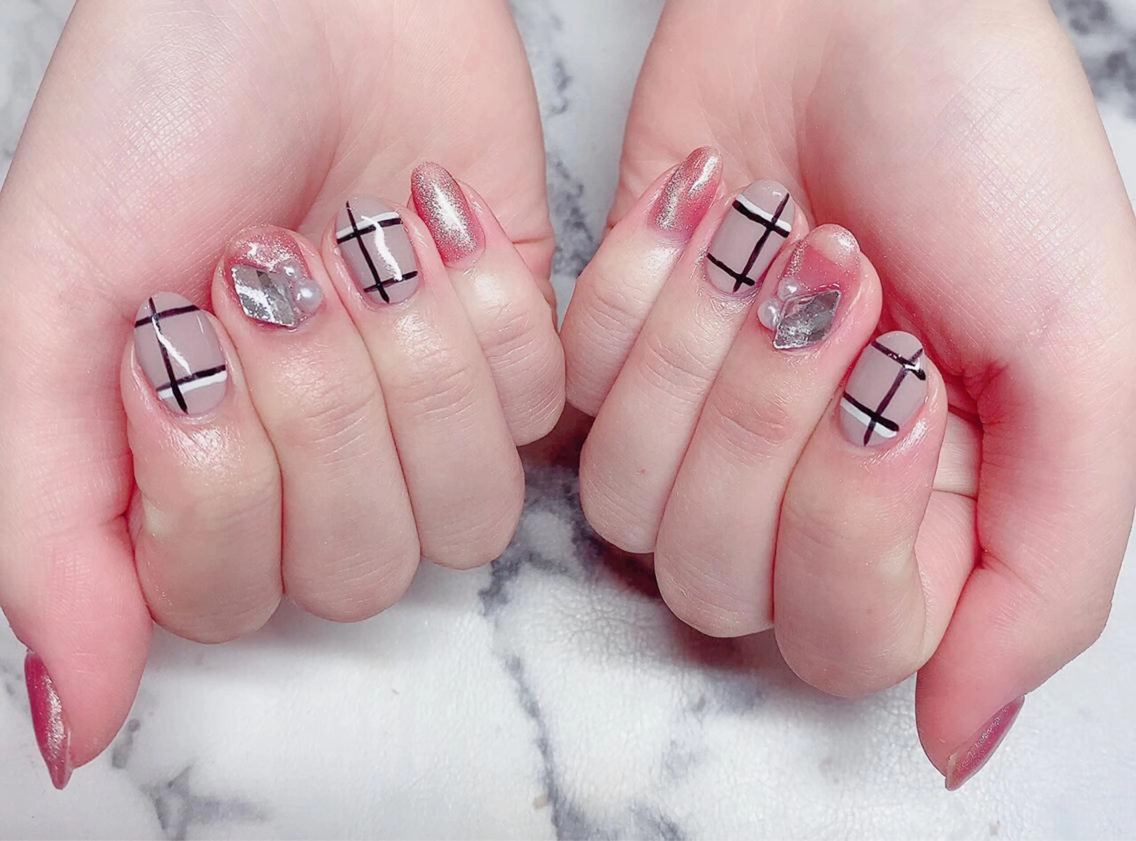 ネイル ハンドネイル マジックミラー所属・マジック ミラーのネイルデザイン