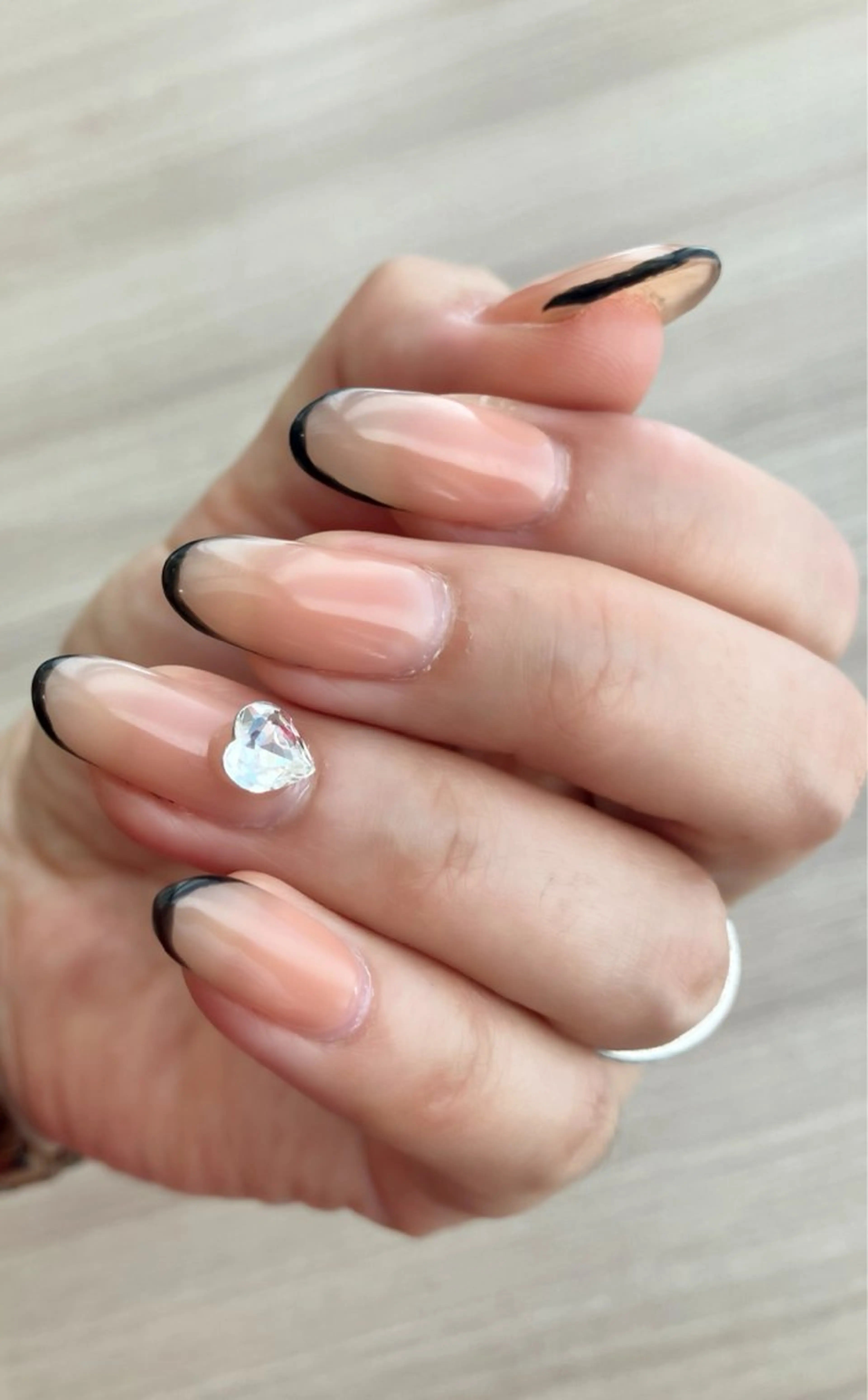 ネイル ハート ストーンネイル EMILIA Ryokoのネイルデザイン