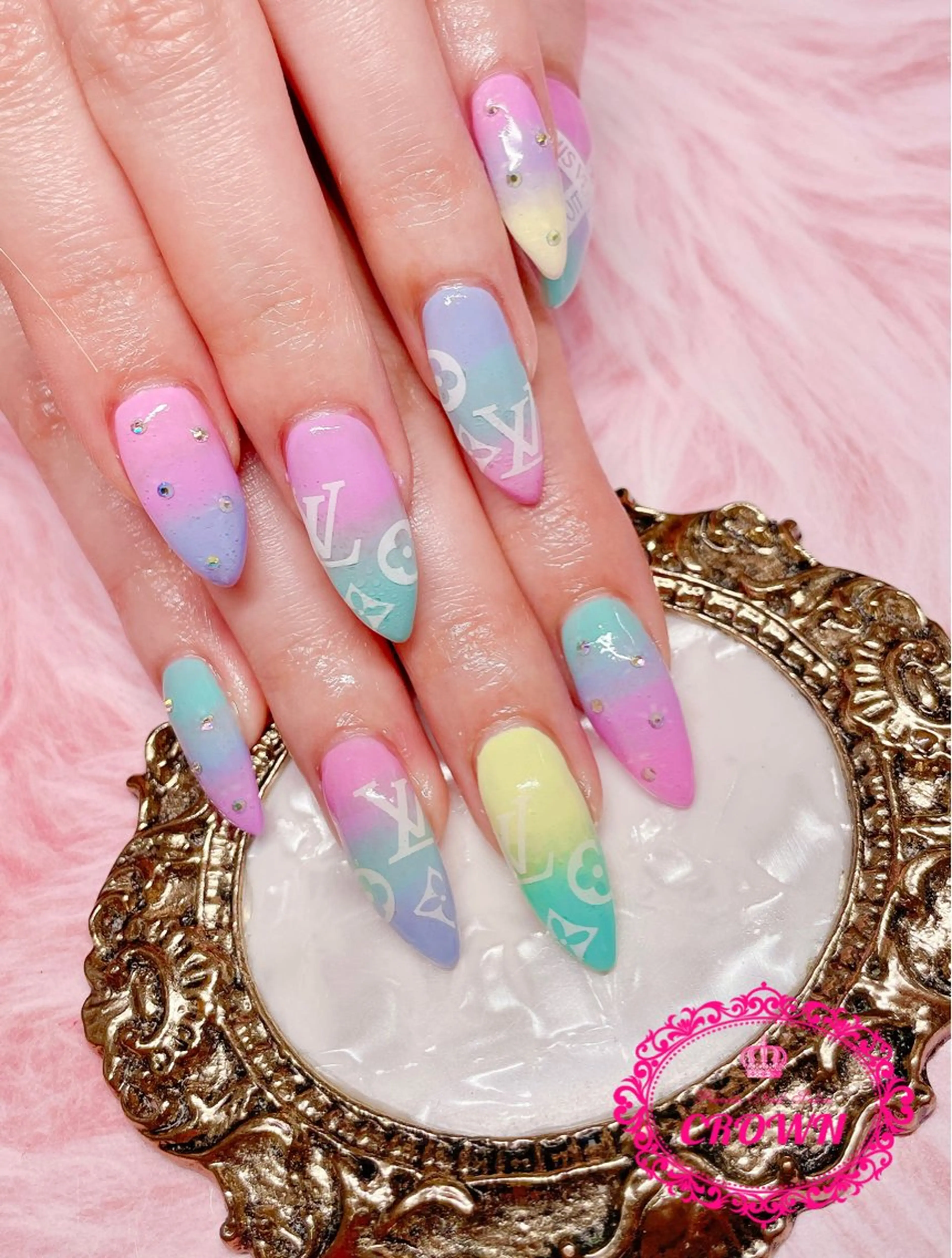 ネイル CROWN プライベートサロンのネイルデザイン