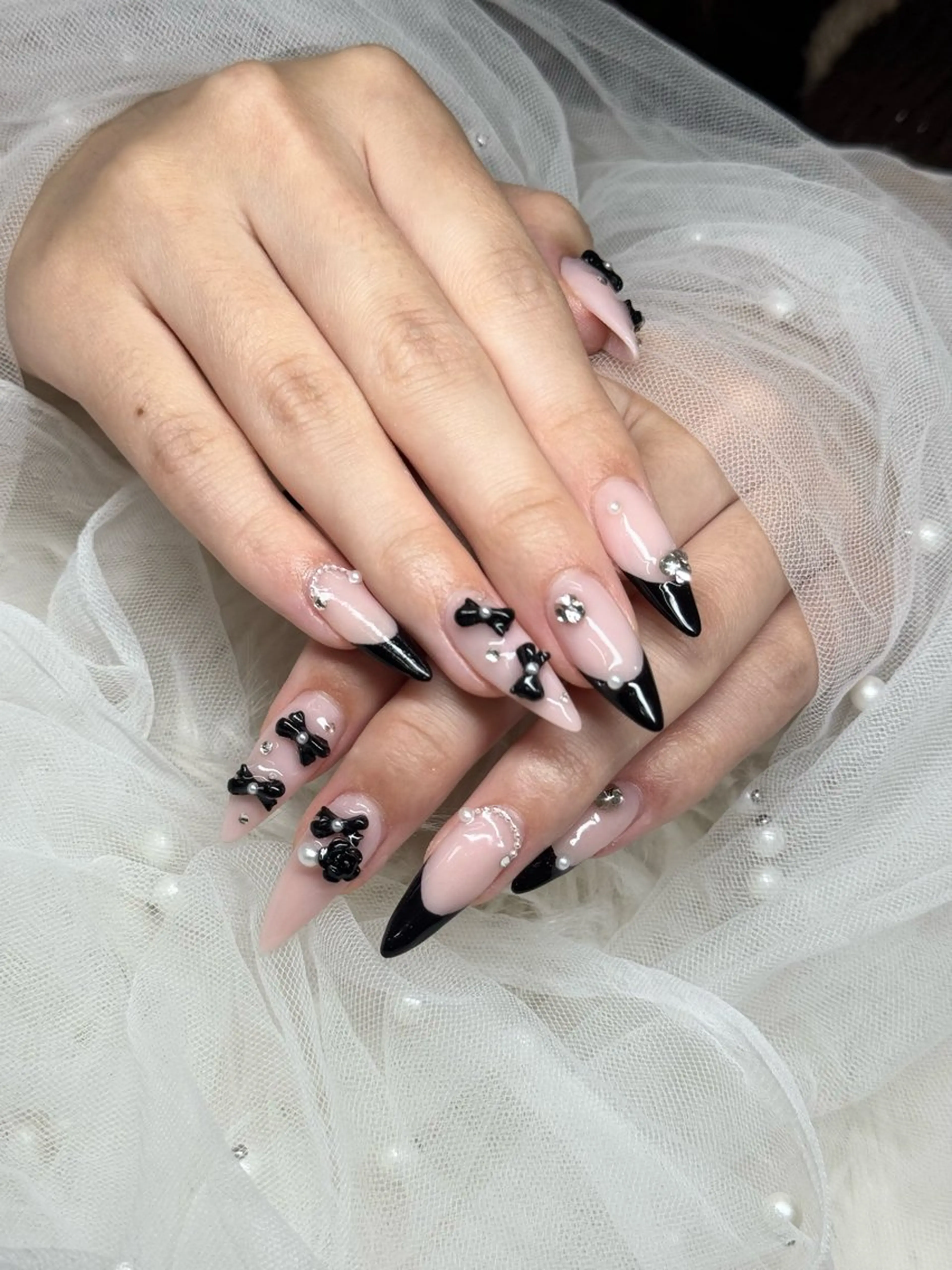 ネイル フレンチネイル ロングネイル リボン ハンドネイル LUCAS 千葉 AOI💅🏾💕のネイルデザイン