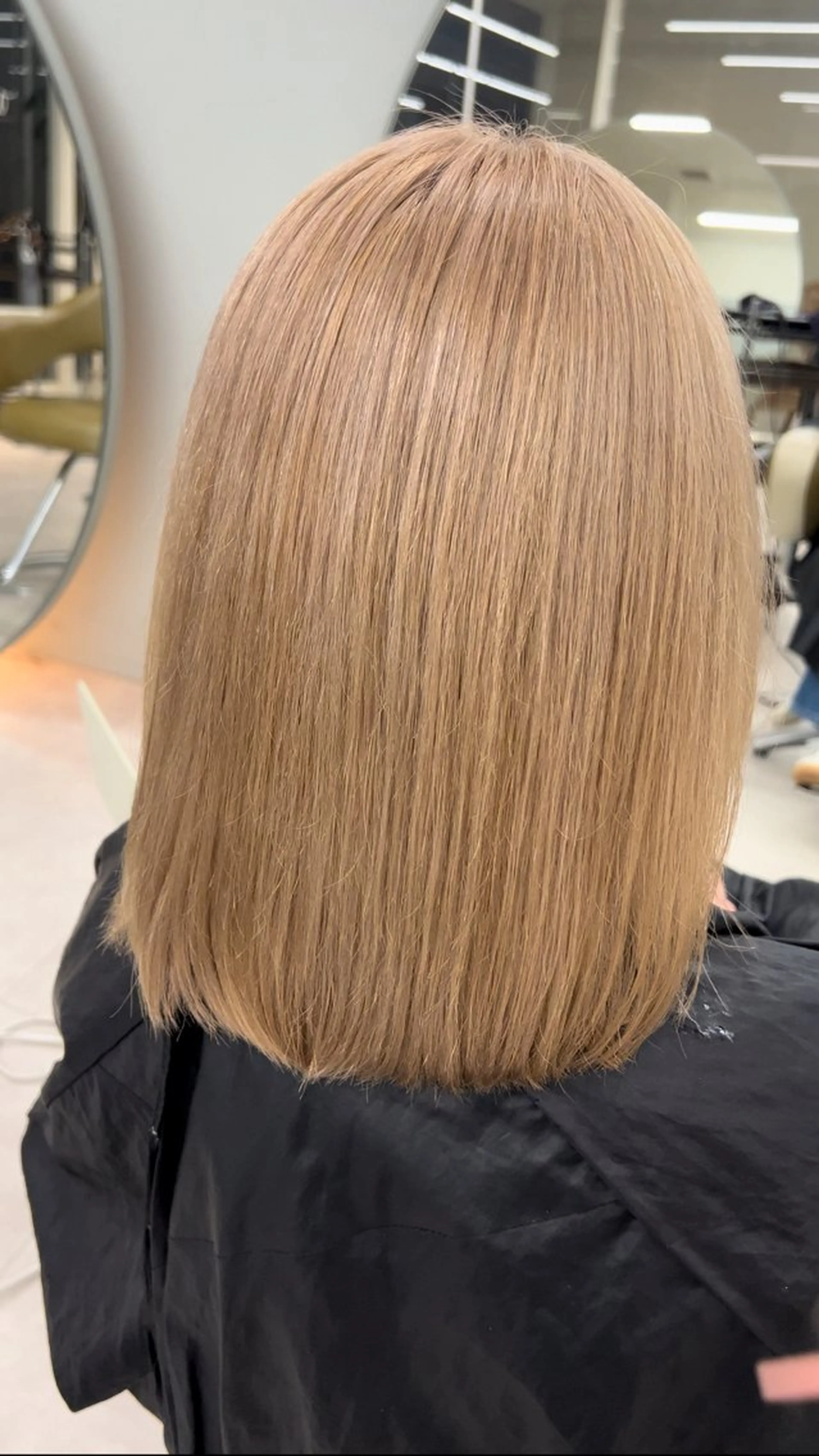 ミディアム カラー ハイトーンカラー 🦋ブリーチカラー ×ベージュ🦋まなかのヘアスタイル