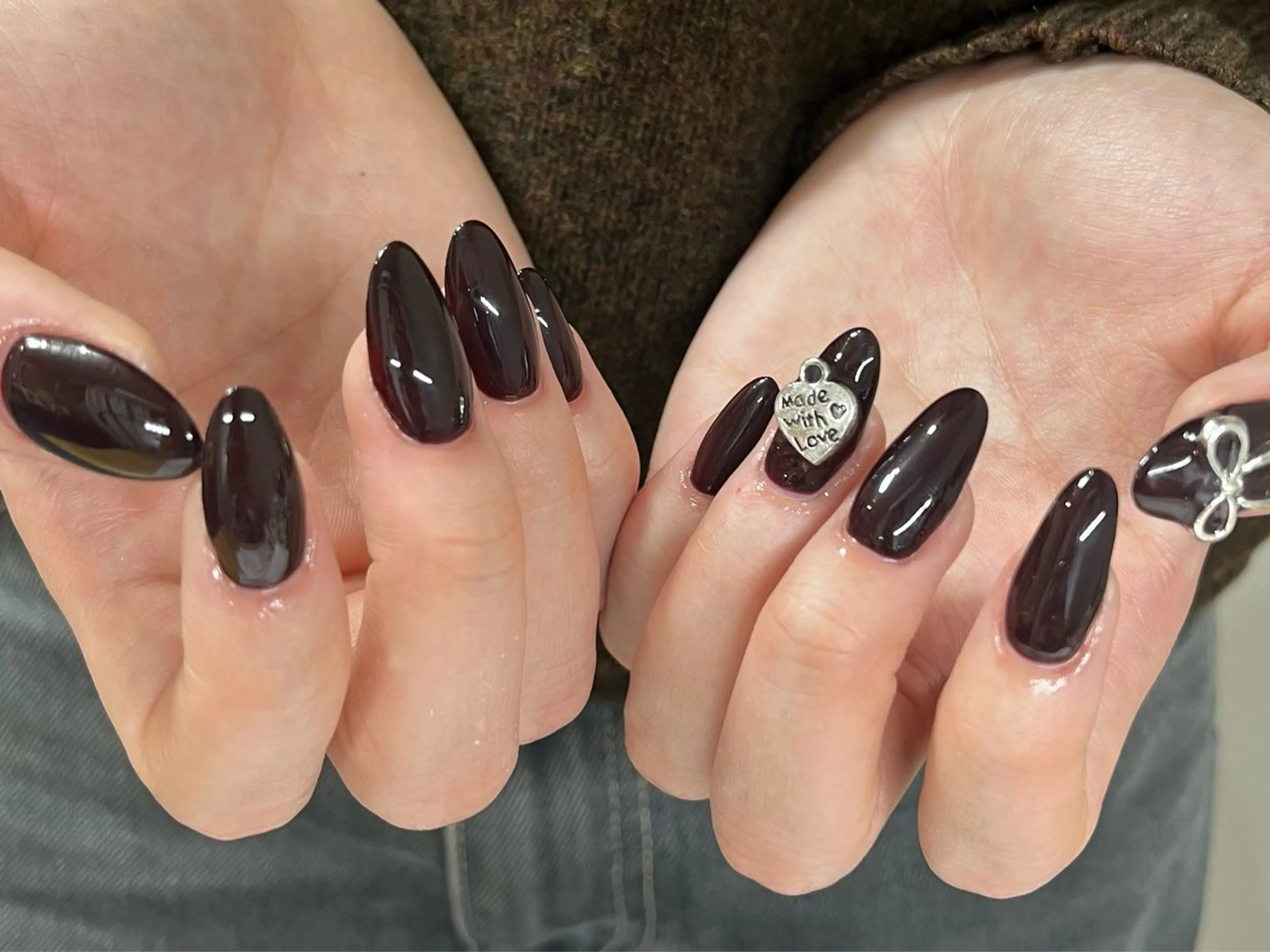 ネイル ハート ワンカラーネイル シルバー ハンドネイル ハンドケア 🎀NAIL🎀 AI🪄︎︎◝✩のネイルデザイン