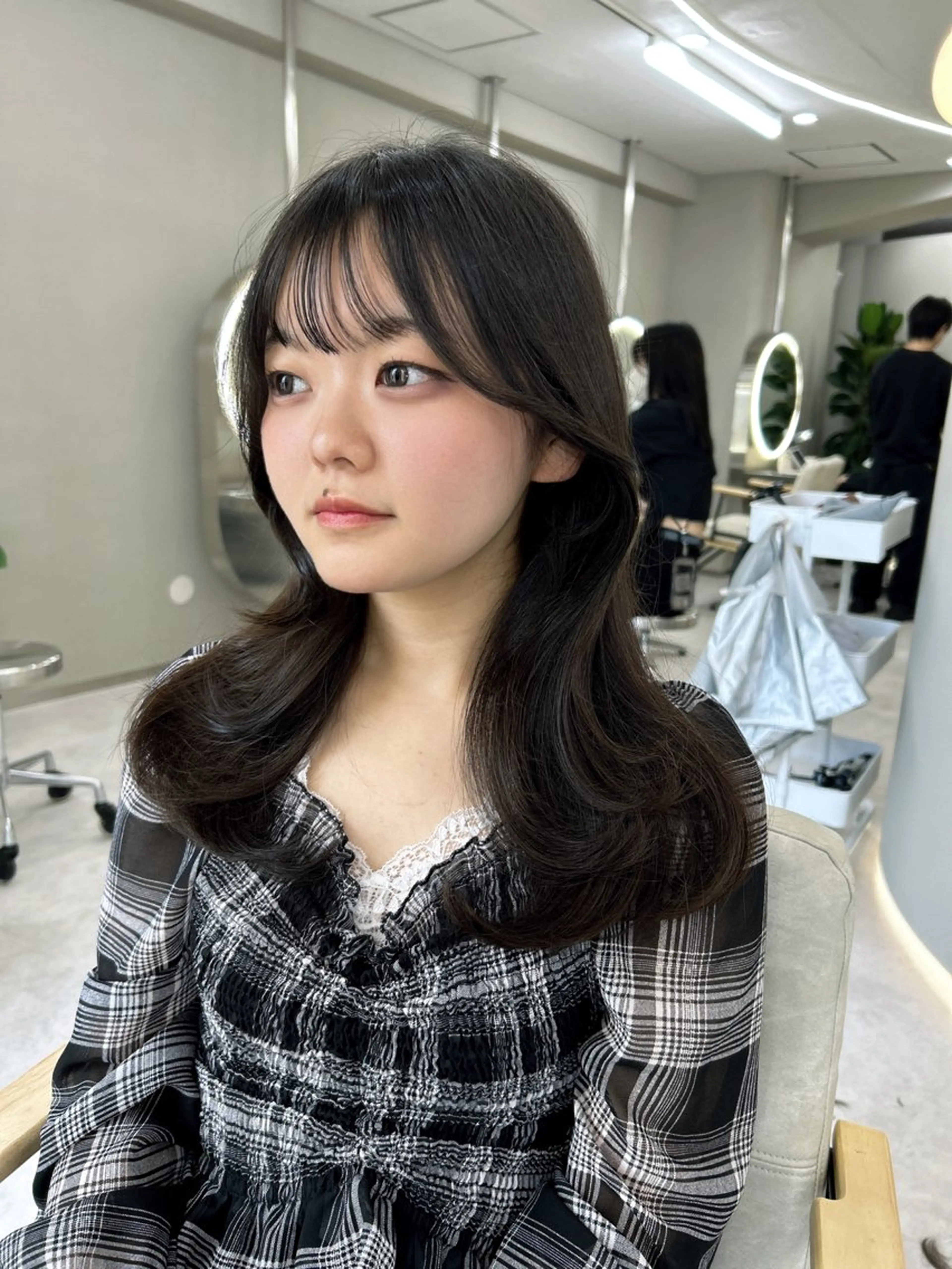 ロング 学生 韓国風ヘア レイヤーカット i.＋sapporo所属・🩶韓国ヘア🩶 くびれ❤︎顔まわりのヘアスタイル