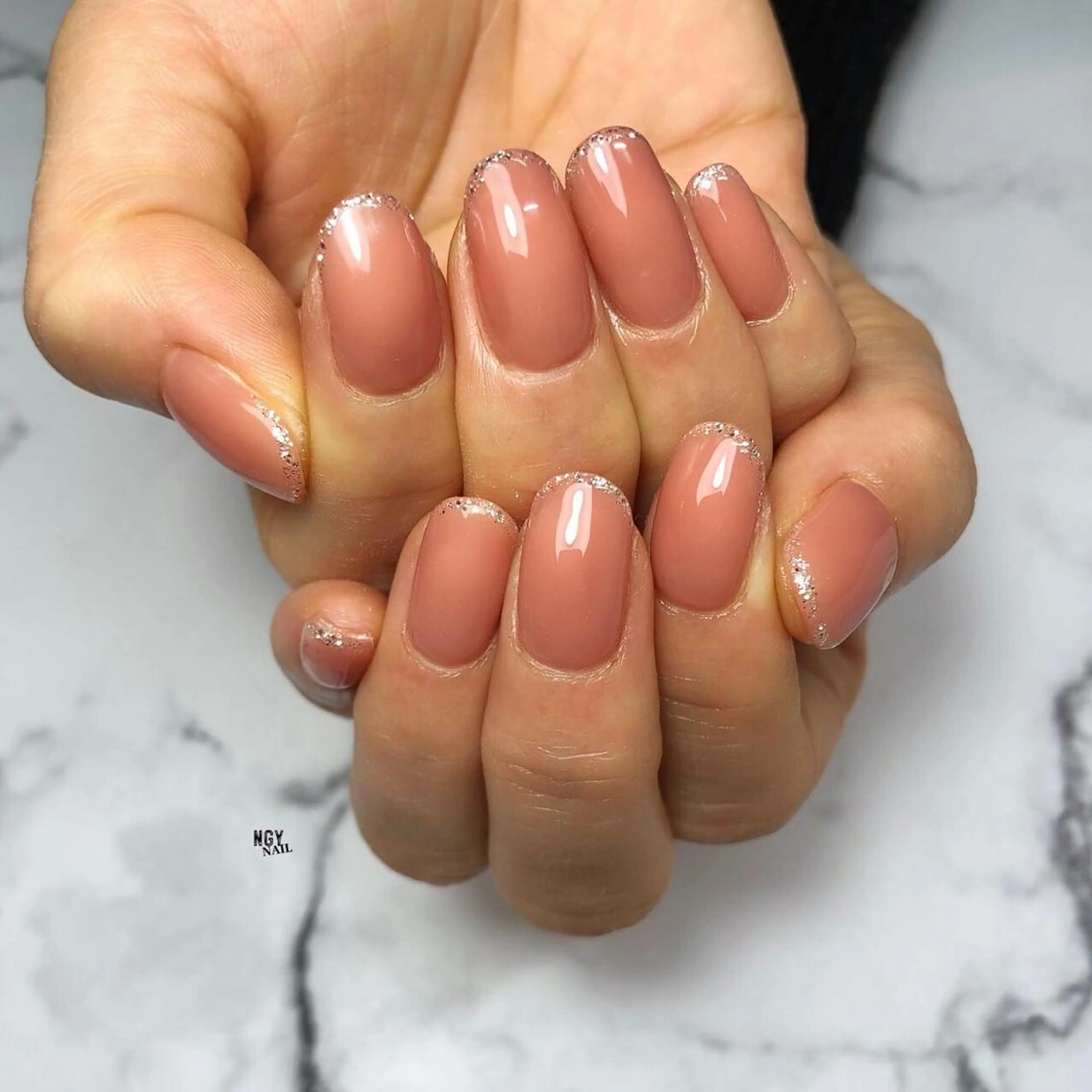 ネイル フレンチネイル ジェルネイル ラメ(グリッター) オフィスネイル パラジェル NAIL NOWのネイルデザイン