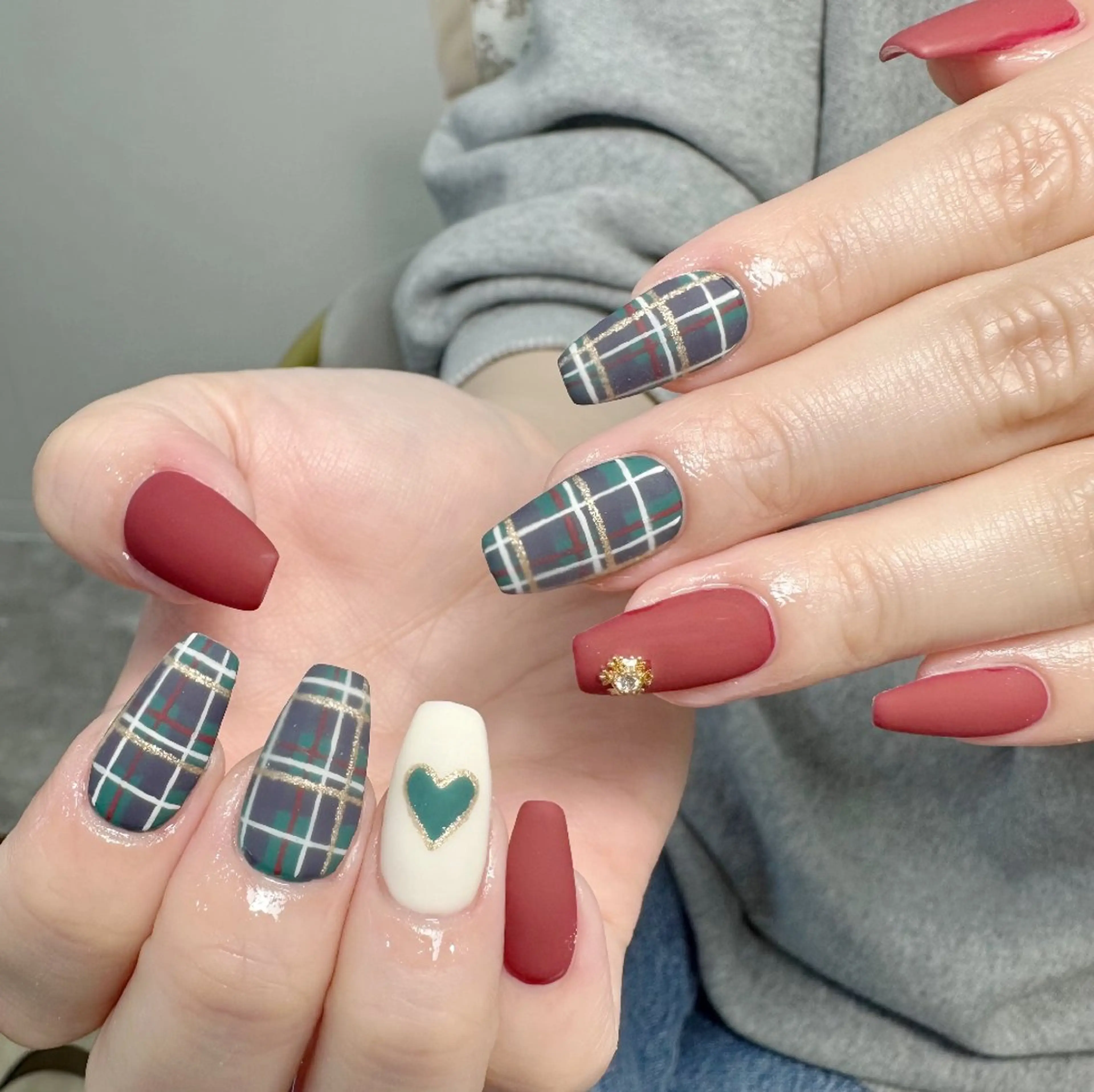 ネイル チークネイル 長さ出し フレンチネイル ジェルネイル ガラスフレンチ ハンドネイル UM Nail Salonのネイルデザイン