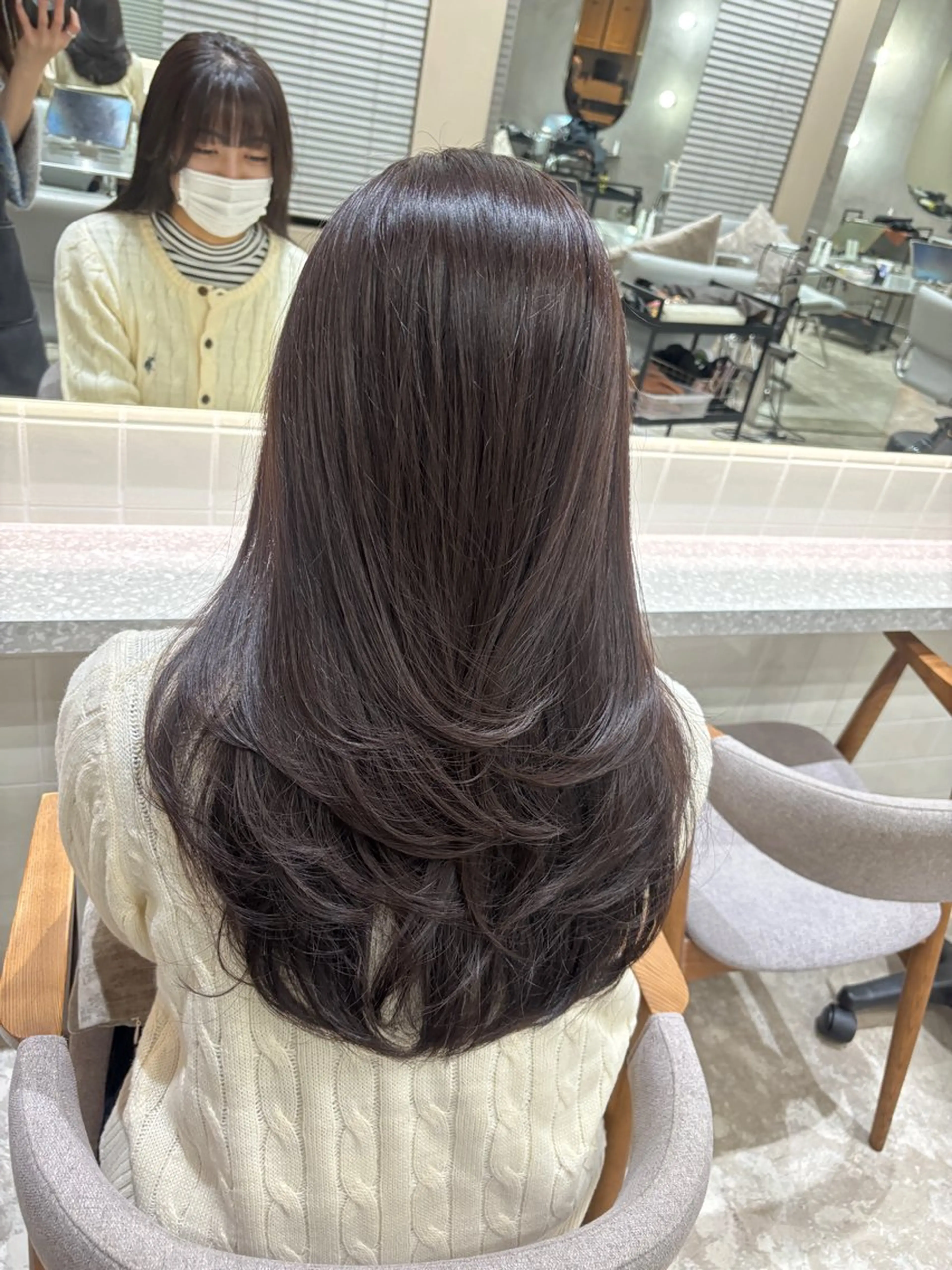 ロング レイヤーカット カット ヘアカラー コトネ🫧 韓国風レイヤーカットのヘアスタイル