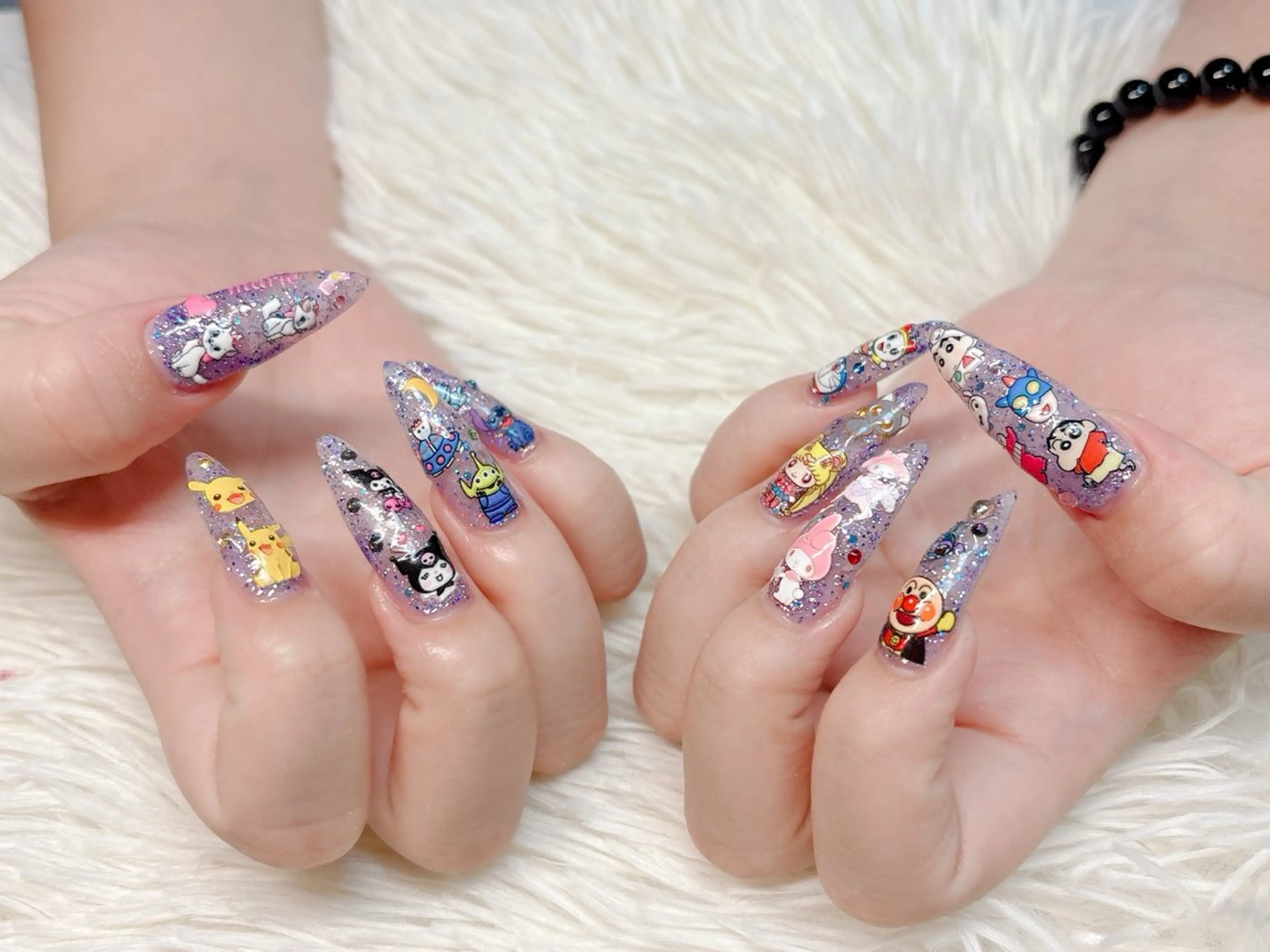 ネイル ストーンネイル ハンドネイル パッチリオメメ Lianaのネイルデザイン