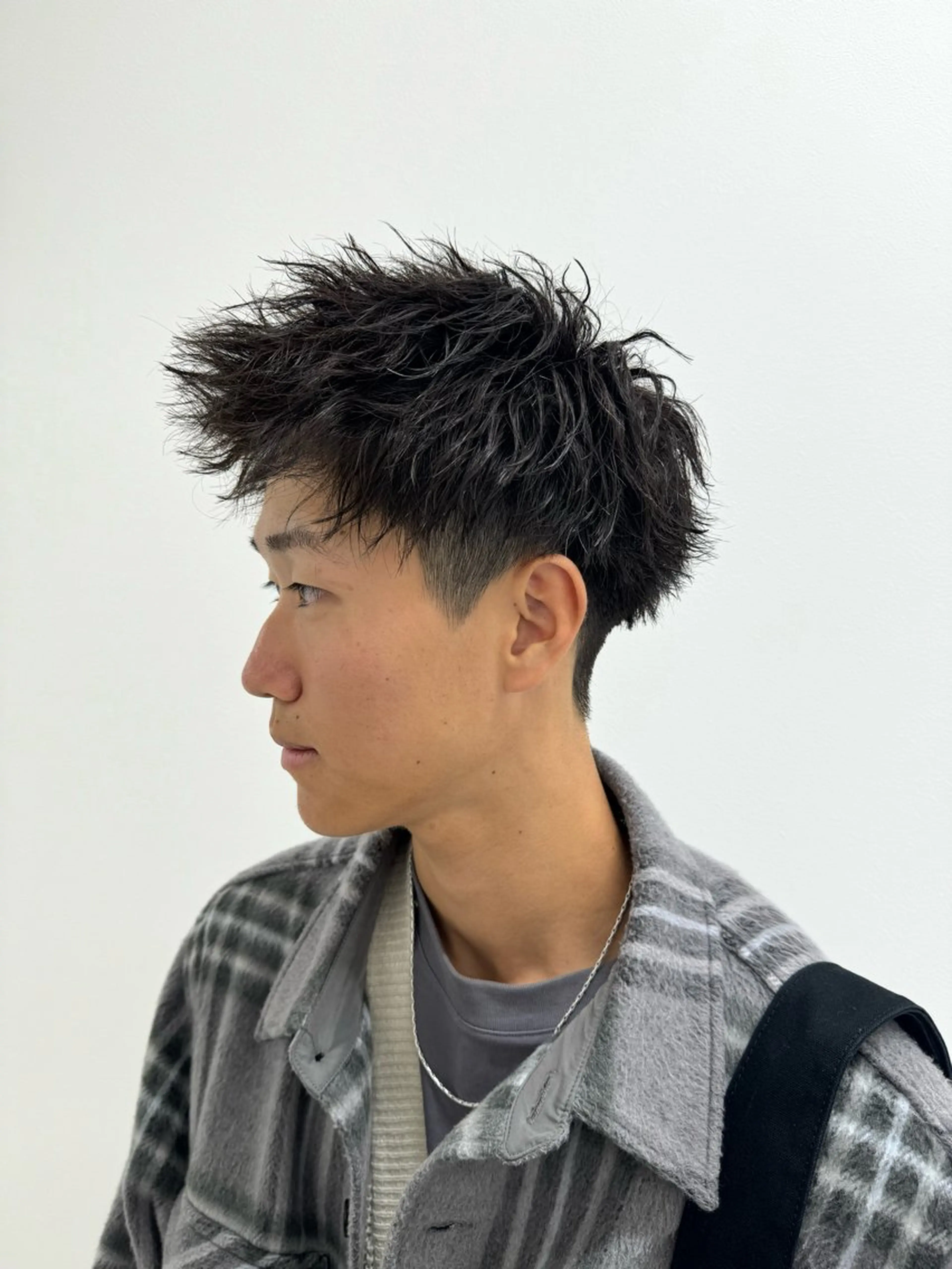 ショート カラー パーマ ヘアアレンジ メンズ センターパート メンズハイライト メンズメッシュ マッシュ メンズパーマ カット パーマ トリートメント ヘッドスパ ヘアセット 仕上がり満足度No. 1🔥BLUCK🔥のヘアスタイル