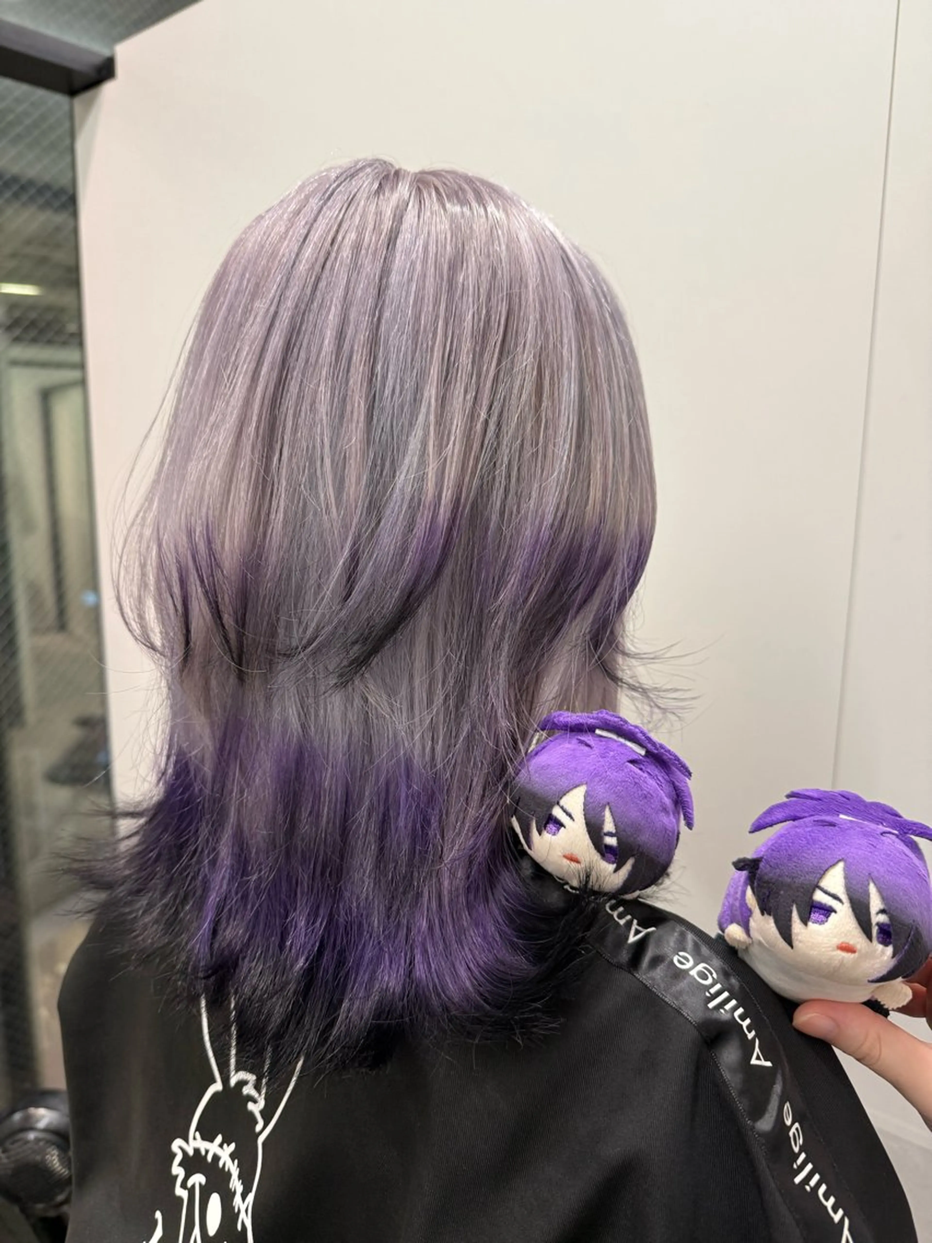 ミディアム カラー ブリーチ ケアブリーチ ダブルカラー シルバー バイオレットカラー ヘアカラー トリートメント インナーカラー/推し ウルフ/アニメカラーのヘアスタイル