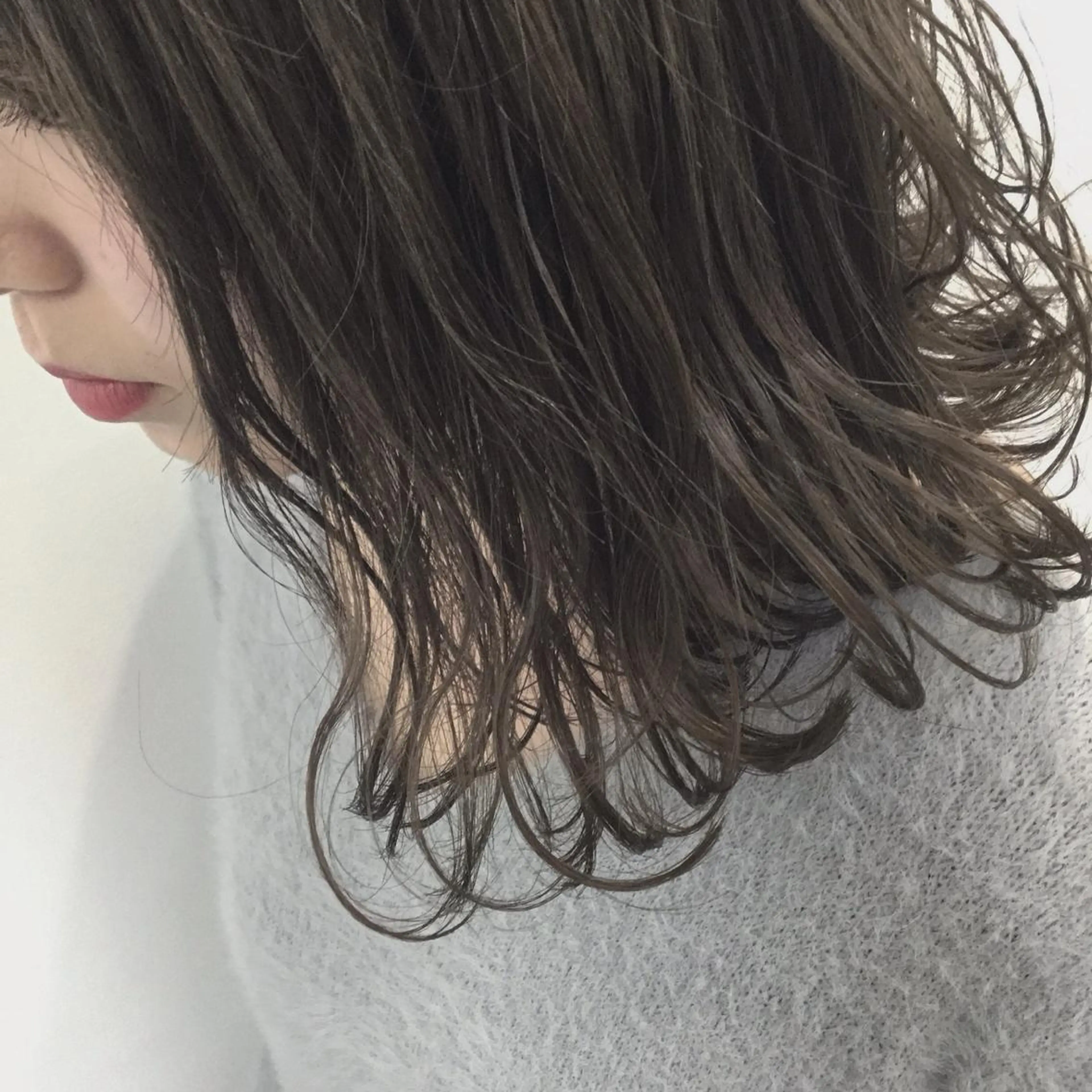 ミディアム カラー グレージュ ニシオカ タクヤのヘアスタイル